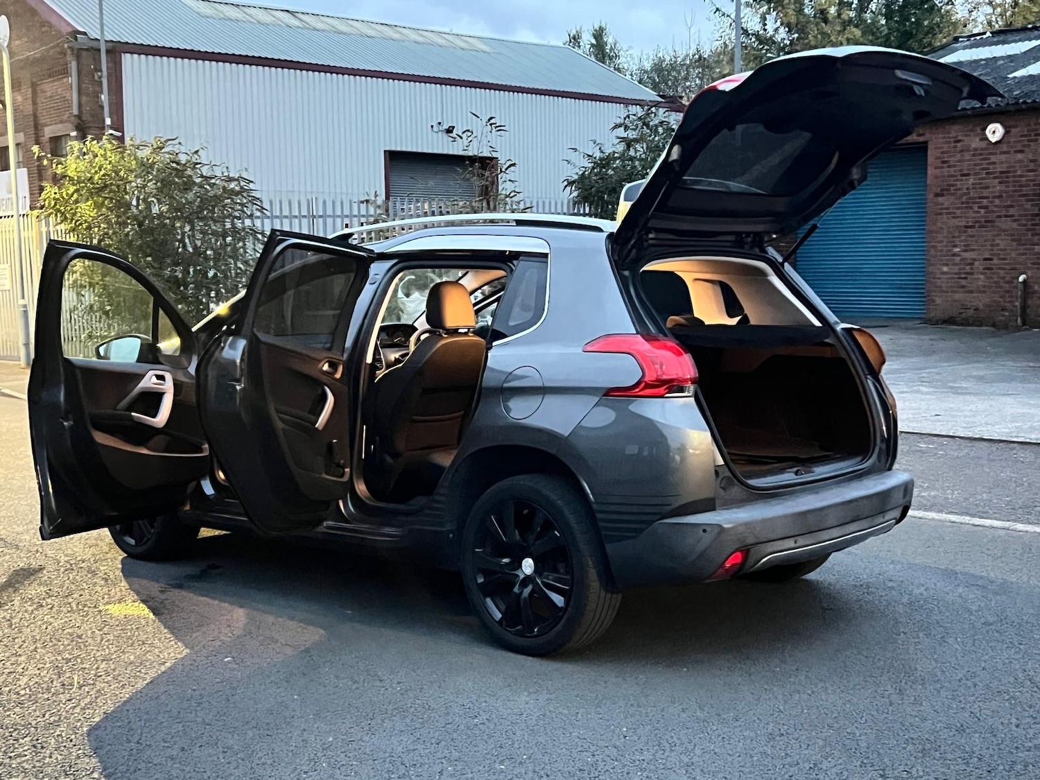 Used Peugeot 2008 2015 for sale - 76176102: Photo 8