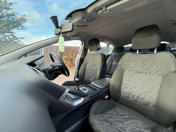 Used Peugeot 3008 2010 for sale - 76176002: Photo 2