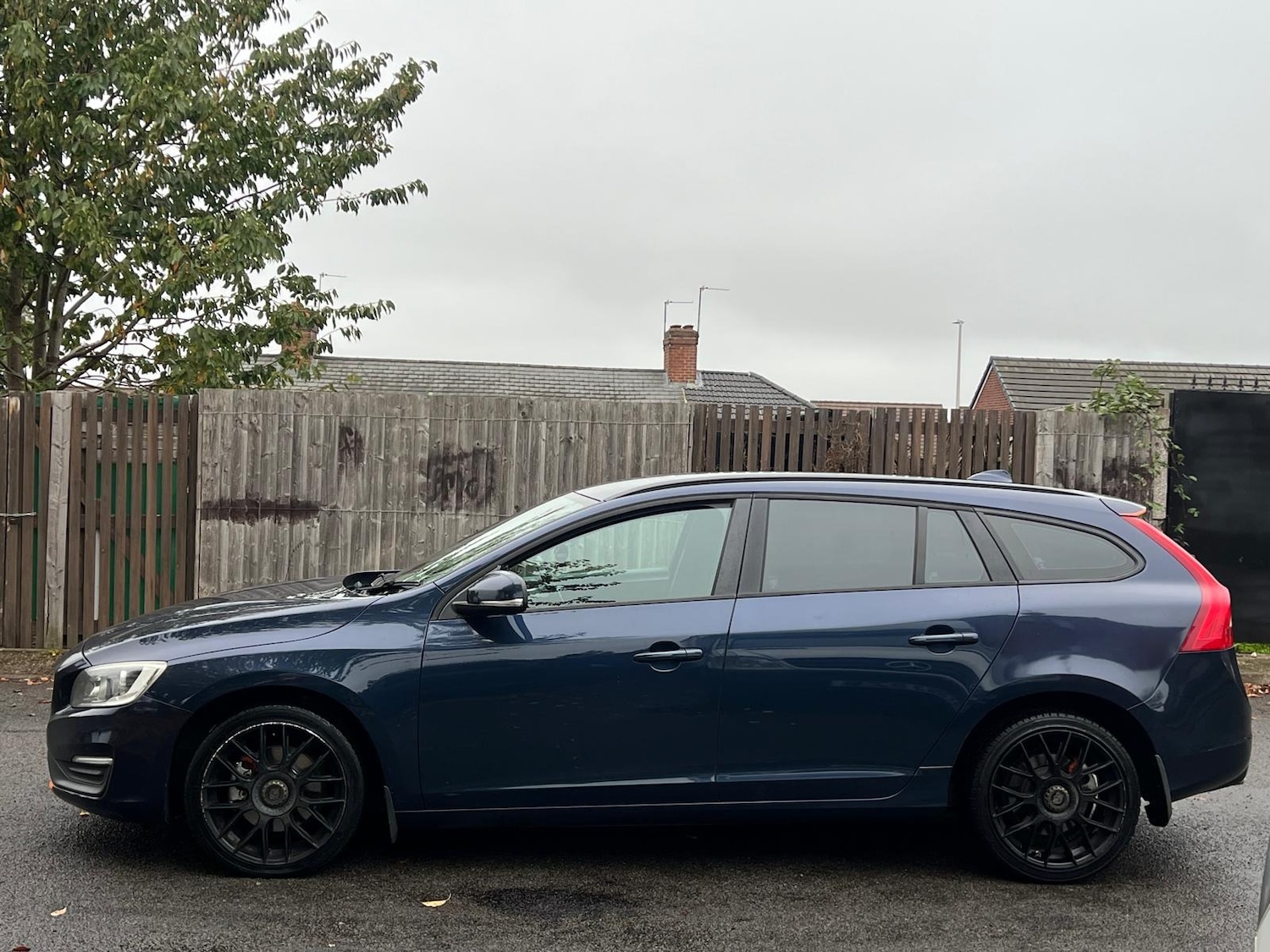 Used Volvo V60 2014 for sale - 76318259: Photo 2