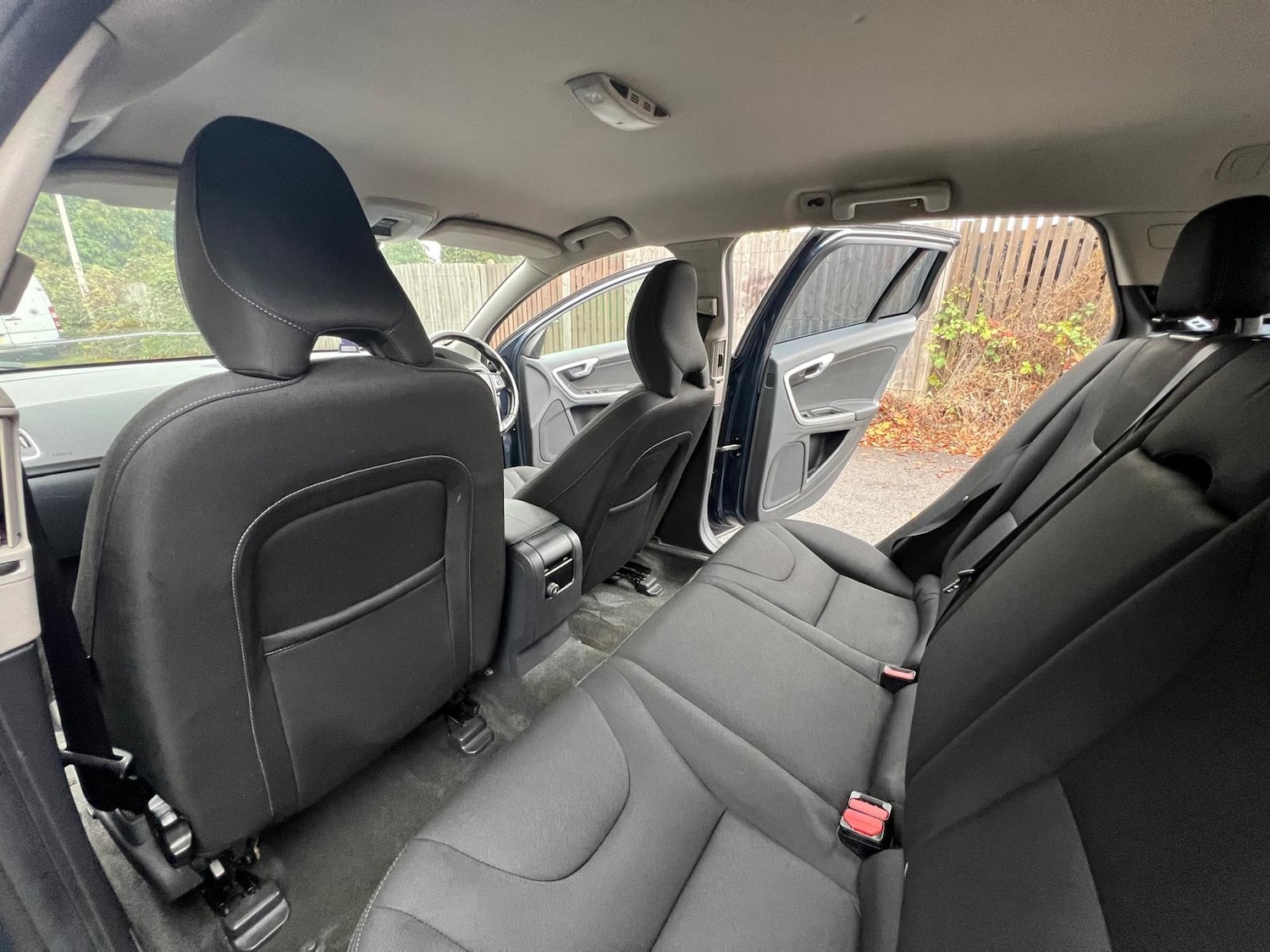 Used Volvo V60 2014 for sale - 76318259: Photo 30