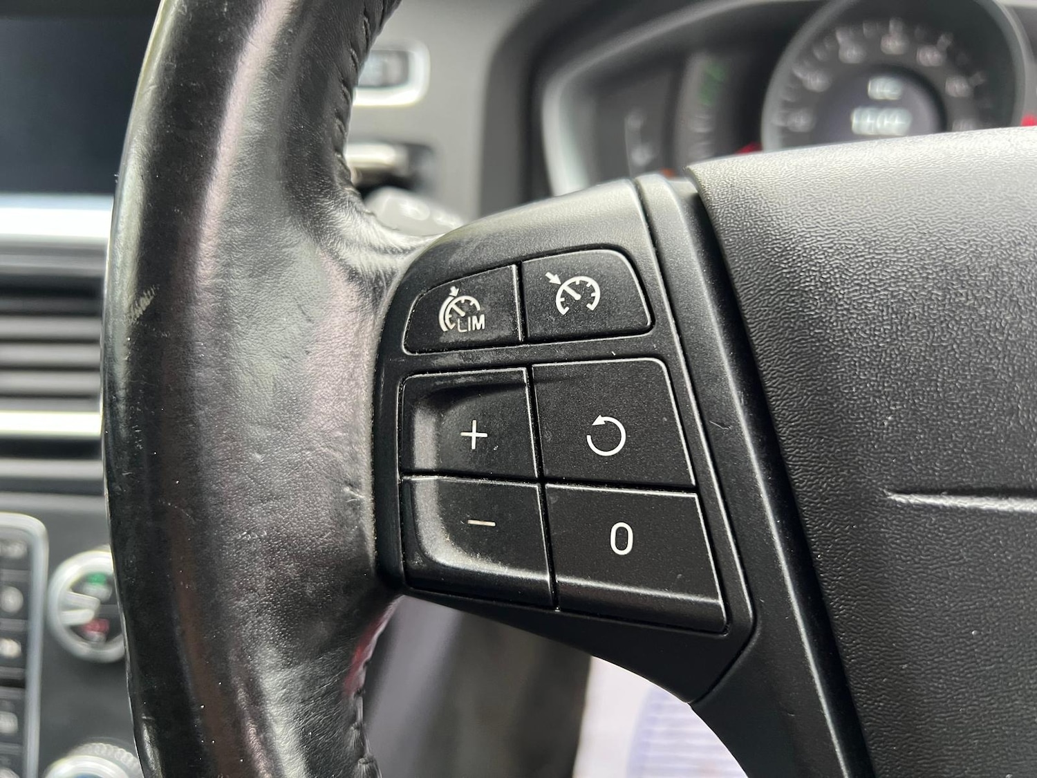 Used Volvo V60 2014 for sale - 76318259: Photo 38
