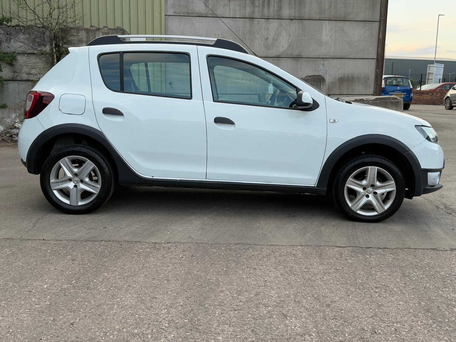Used Dacia Sandero Stepway 2015 for sale - 77422877: Photo 2