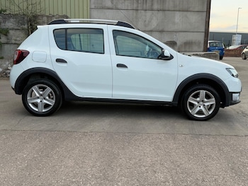 Used Dacia Sandero Stepway 2015 for sale - 77422877: Photo