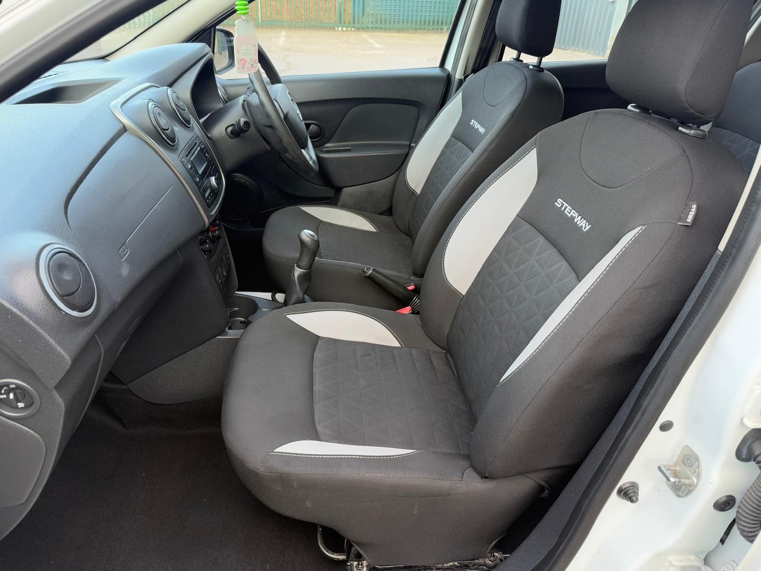 Used Dacia Sandero Stepway 2015 for sale - 77422877: Photo 34