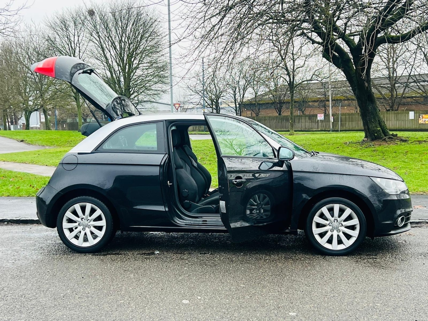 Used Audi A1 2011 for sale - 77304750: Photo 4