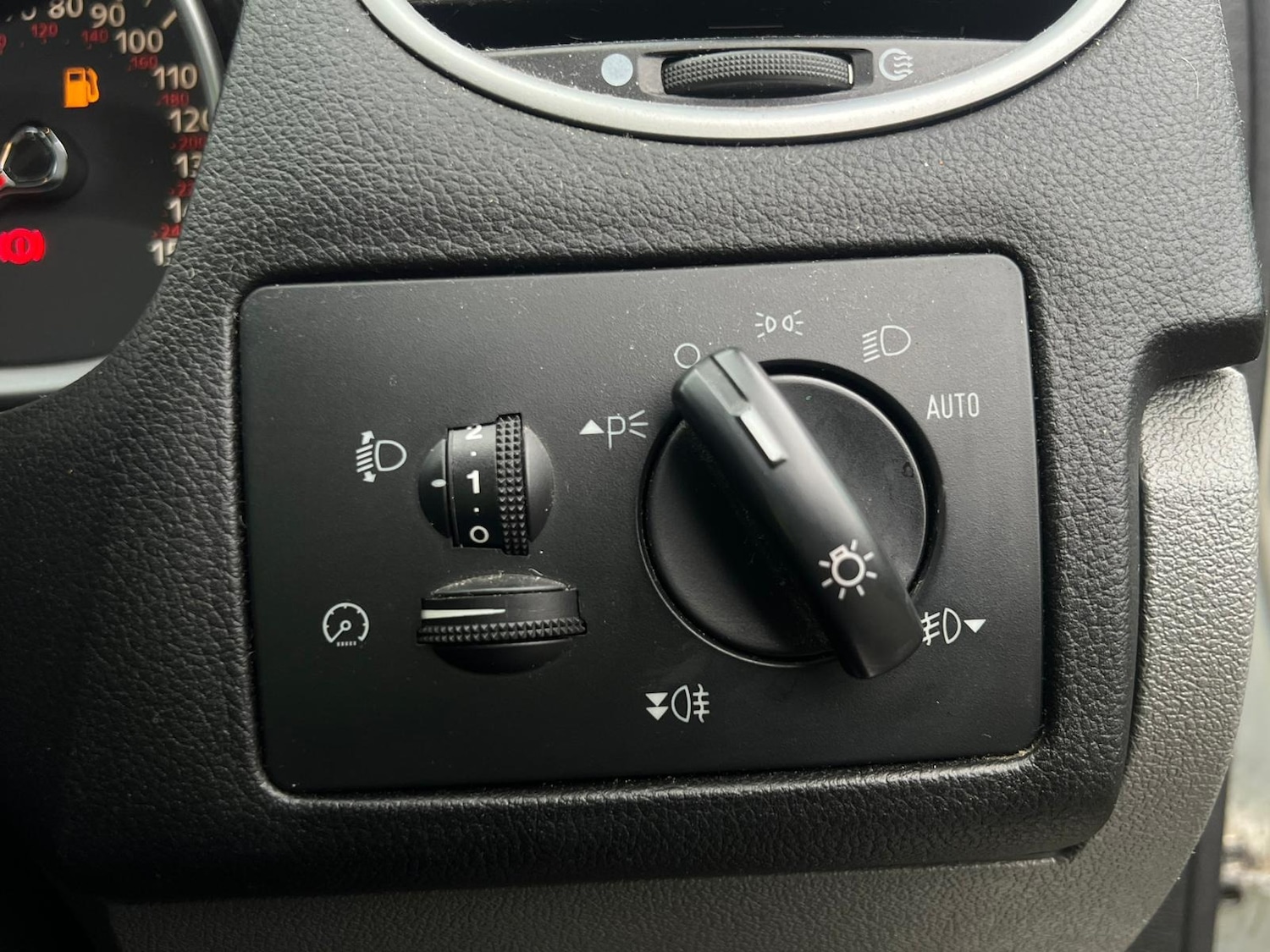 Used Ford Focus 2010 for sale - 77330322: Photo 15