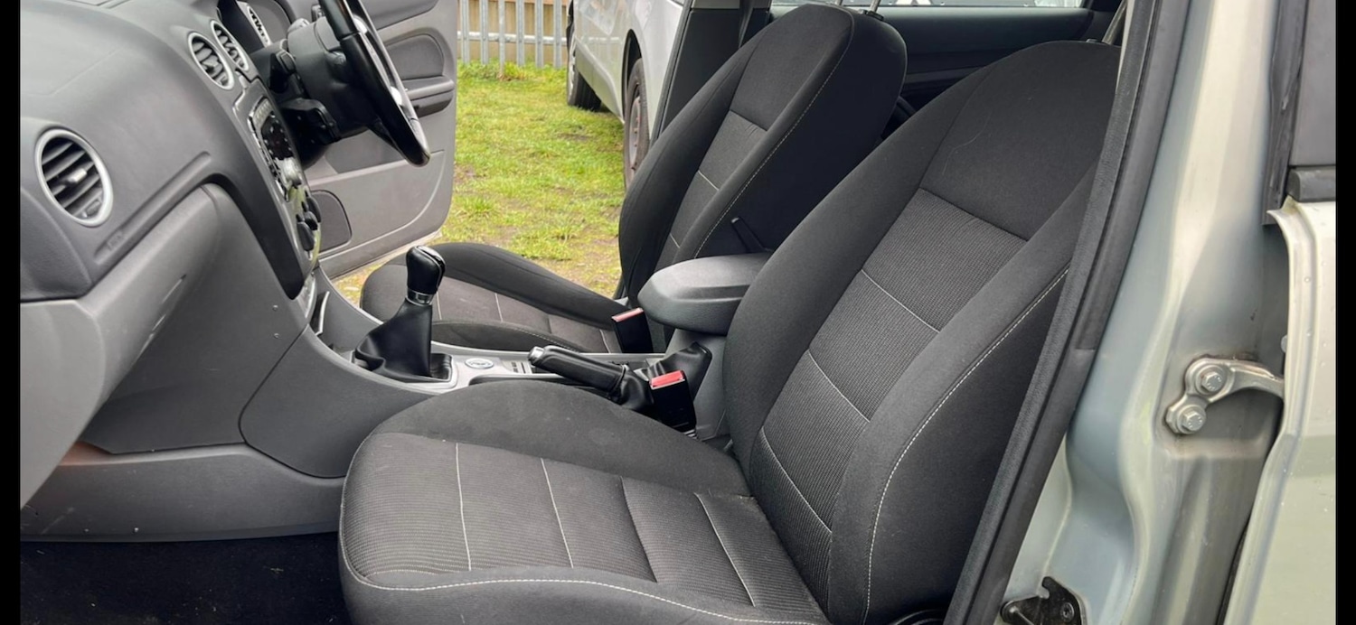 Used Ford Focus 2010 for sale - 77330322: Photo 24