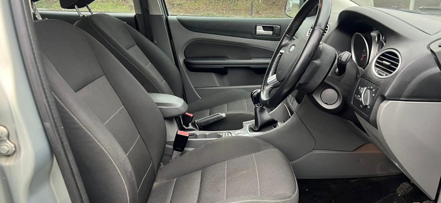 Used Ford Focus 2010 for sale - 77330322: Photo 25