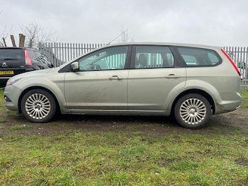 Used Ford Focus 2010 for sale - 77330322: Photo