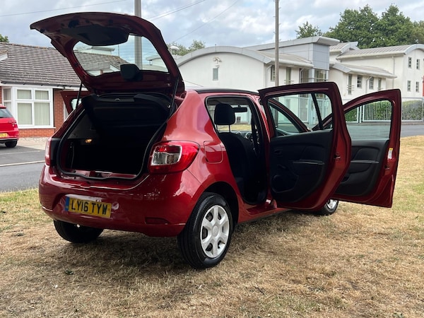 Used Dacia Sandero Stepway 2016 for sale - 76167984: Photo 9