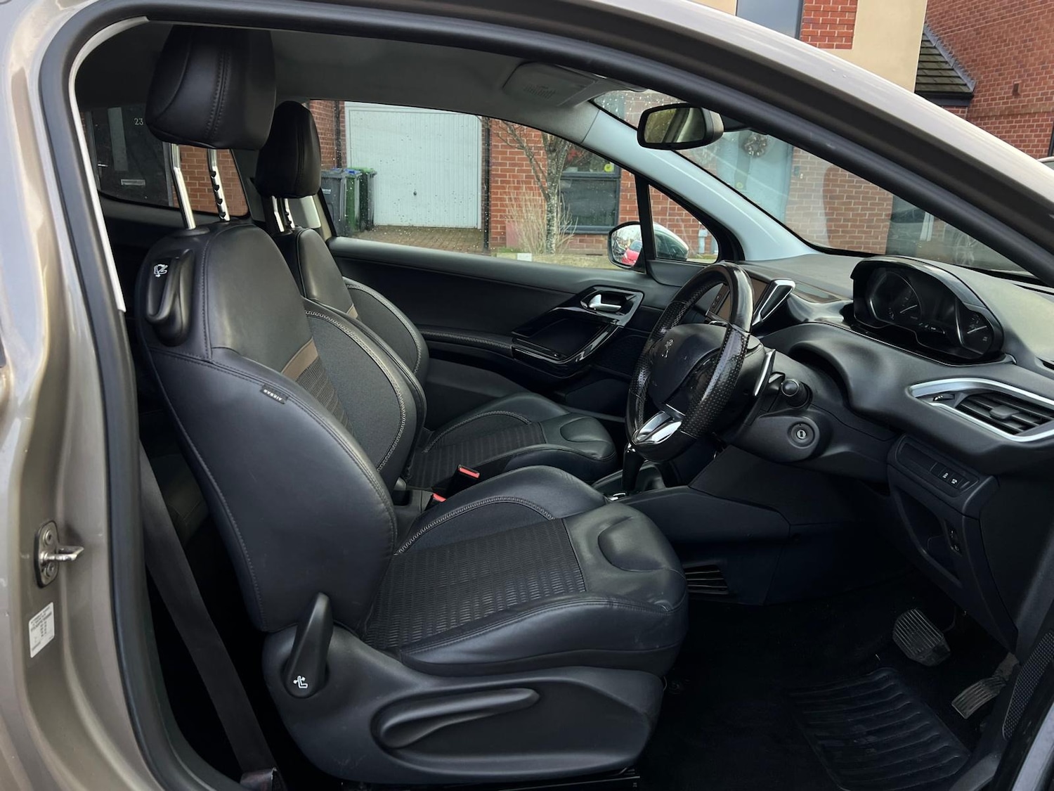 Used Peugeot 208 2012 for sale - 76914009: Photo 11