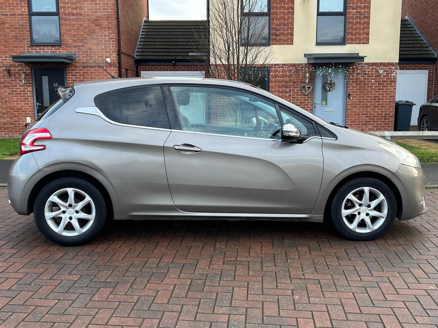 Used Peugeot 208 2012 for sale - 76914009: Photo 13