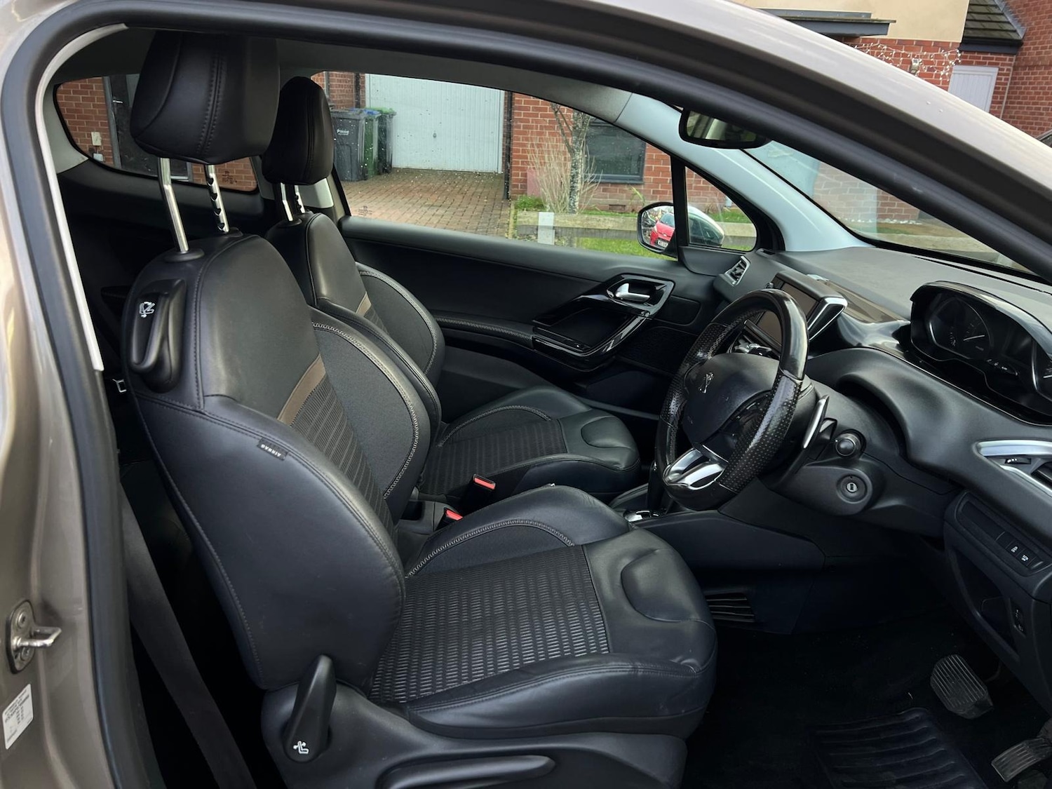 Used Peugeot 208 2012 for sale - 76914009: Photo 17