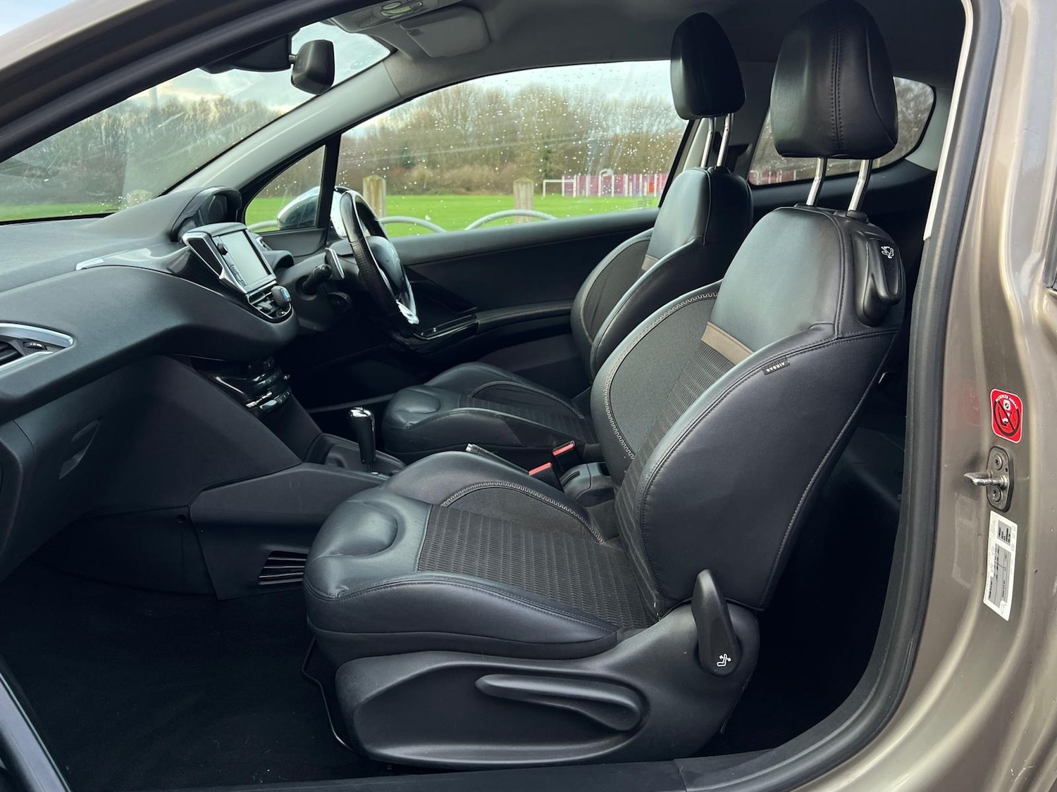 Used Peugeot 208 2012 for sale - 76914009: Photo 18