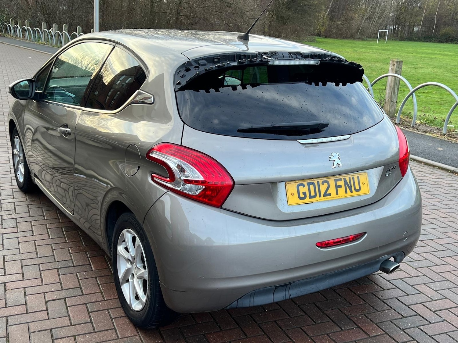 Used Peugeot 208 2012 for sale - 76914009: Photo 2