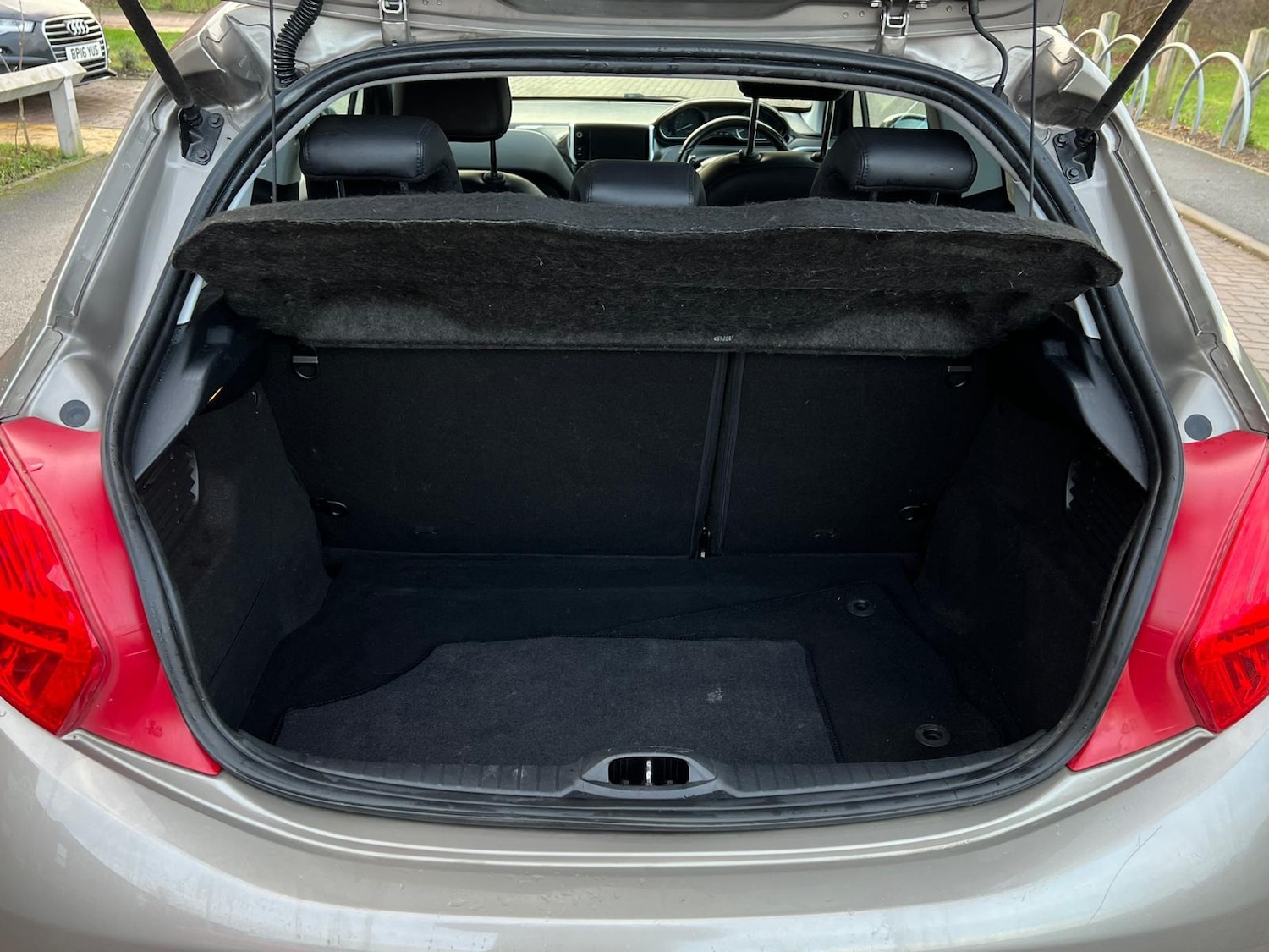 Used Peugeot 208 2012 for sale - 76914009: Photo 20