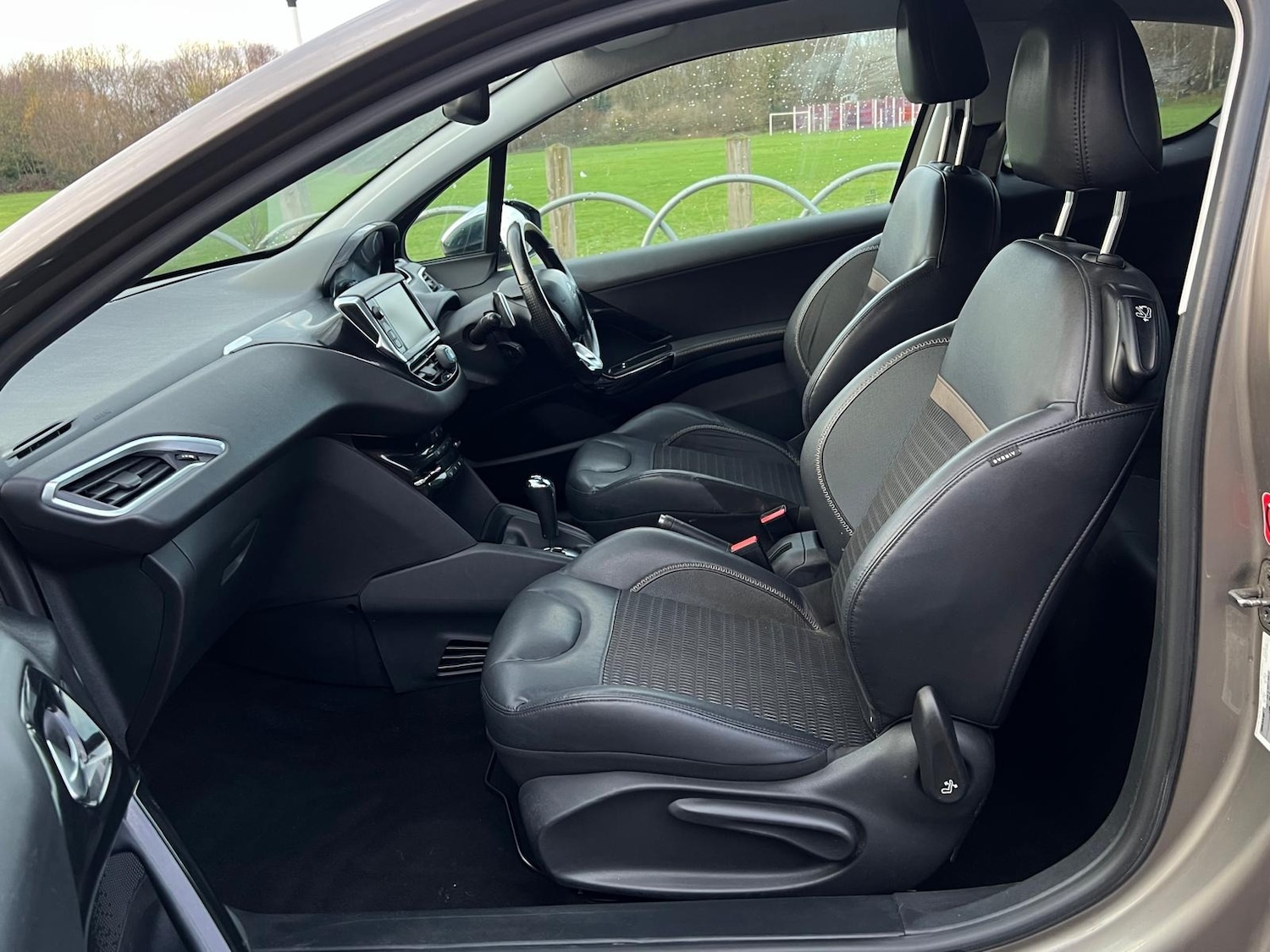 Used Peugeot 208 2012 for sale - 76914009: Photo 22