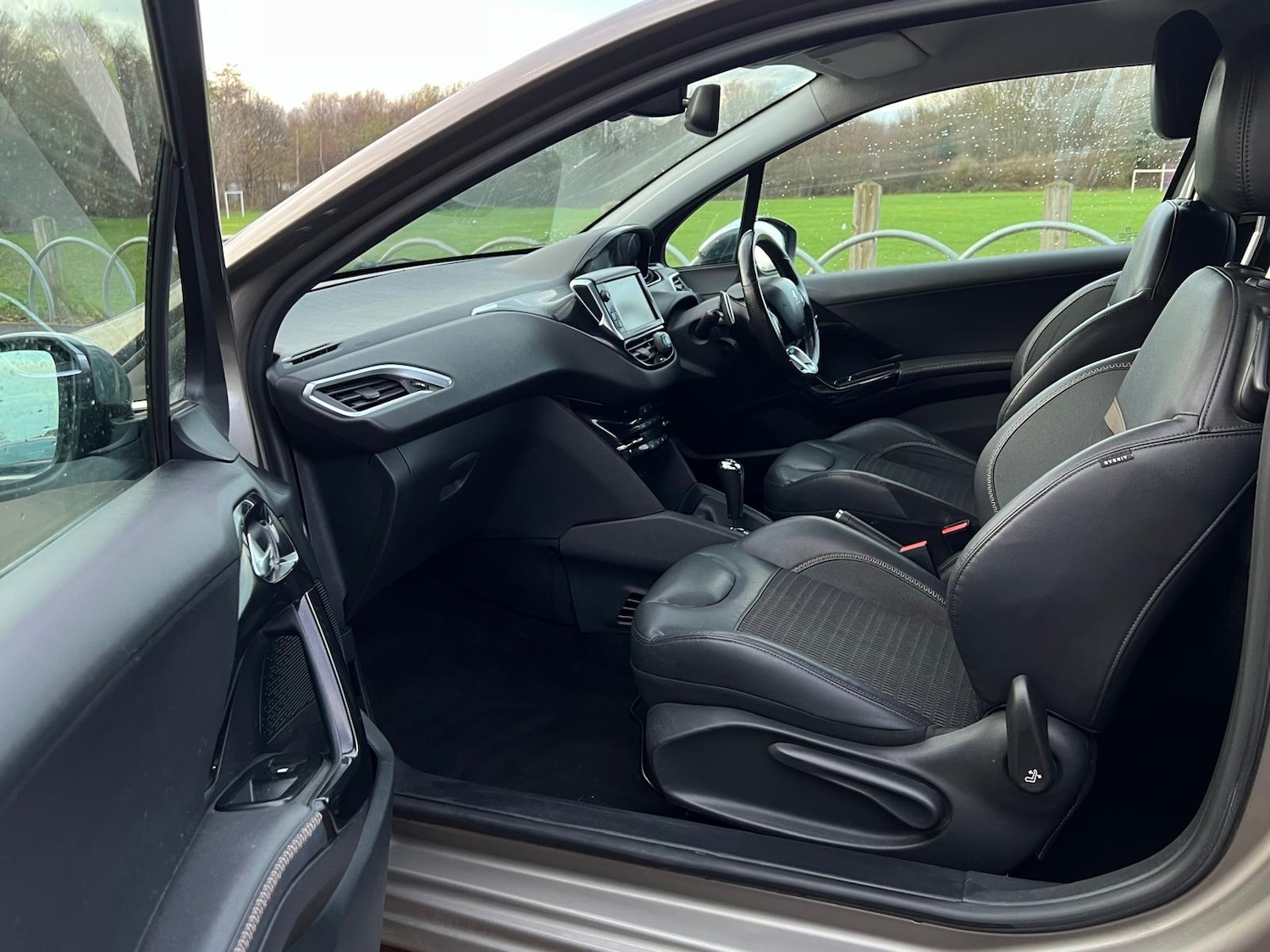 Used Peugeot 208 2012 for sale - 76914009: Photo 23