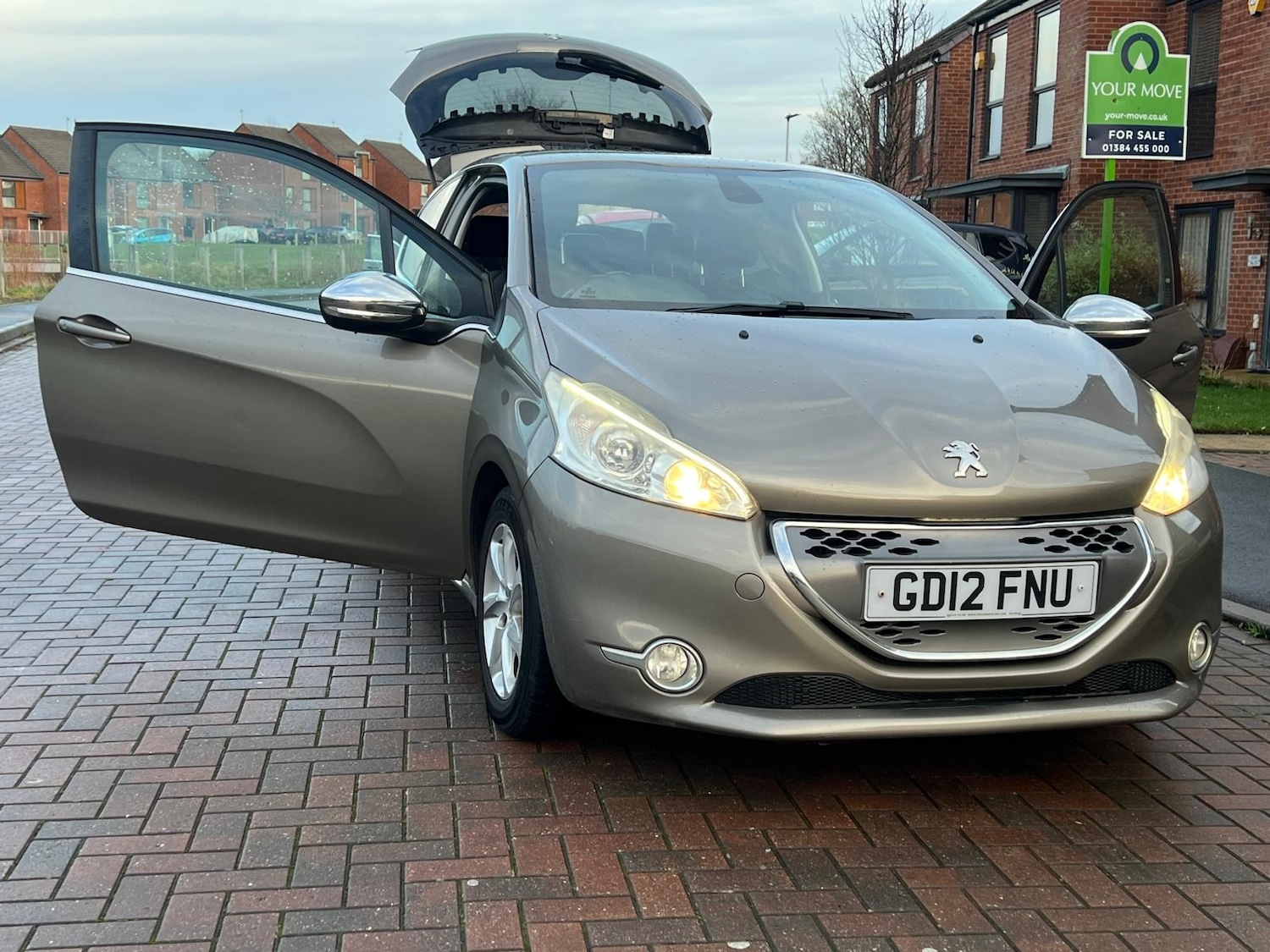 Used Peugeot 208 2012 for sale - 76914009: Photo 37