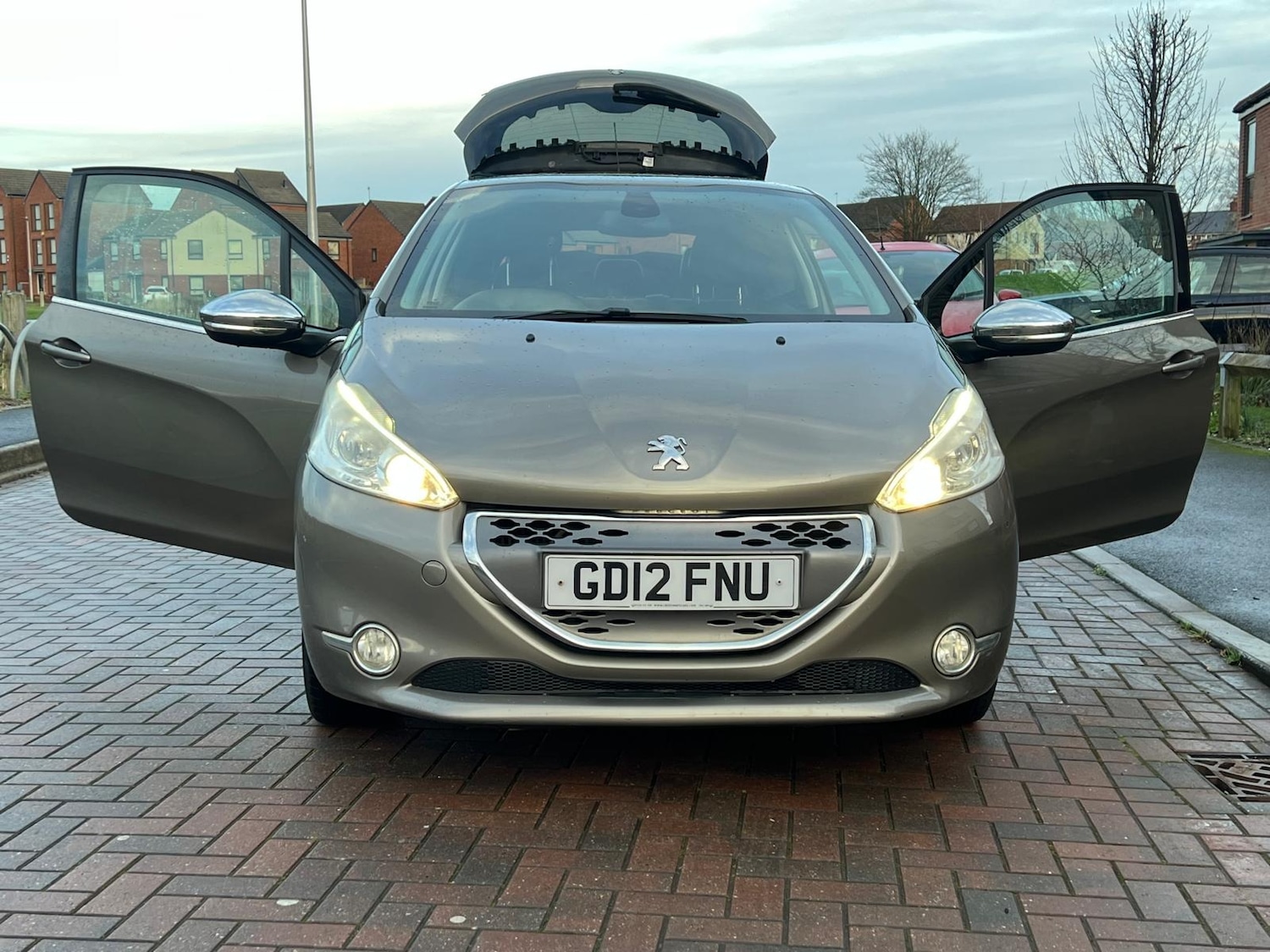 Used Peugeot 208 2012 for sale - 76914009: Photo 38