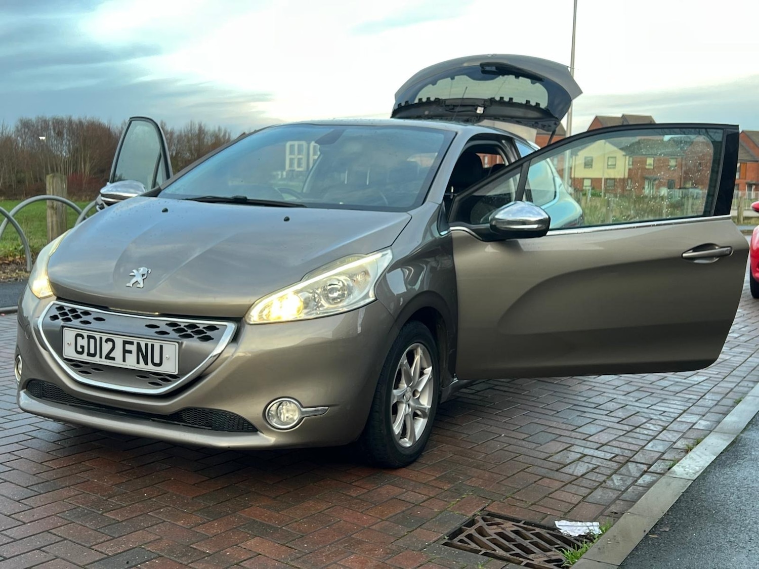 Used Peugeot 208 2012 for sale - 76914009: Photo 40