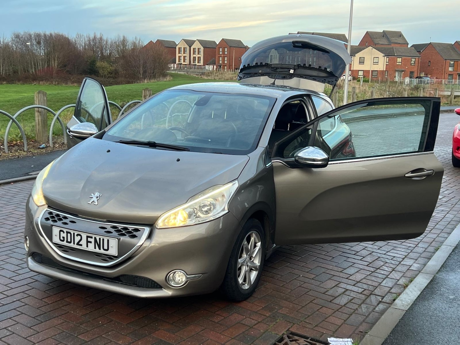 Used Peugeot 208 2012 for sale - 76914009: Photo 42