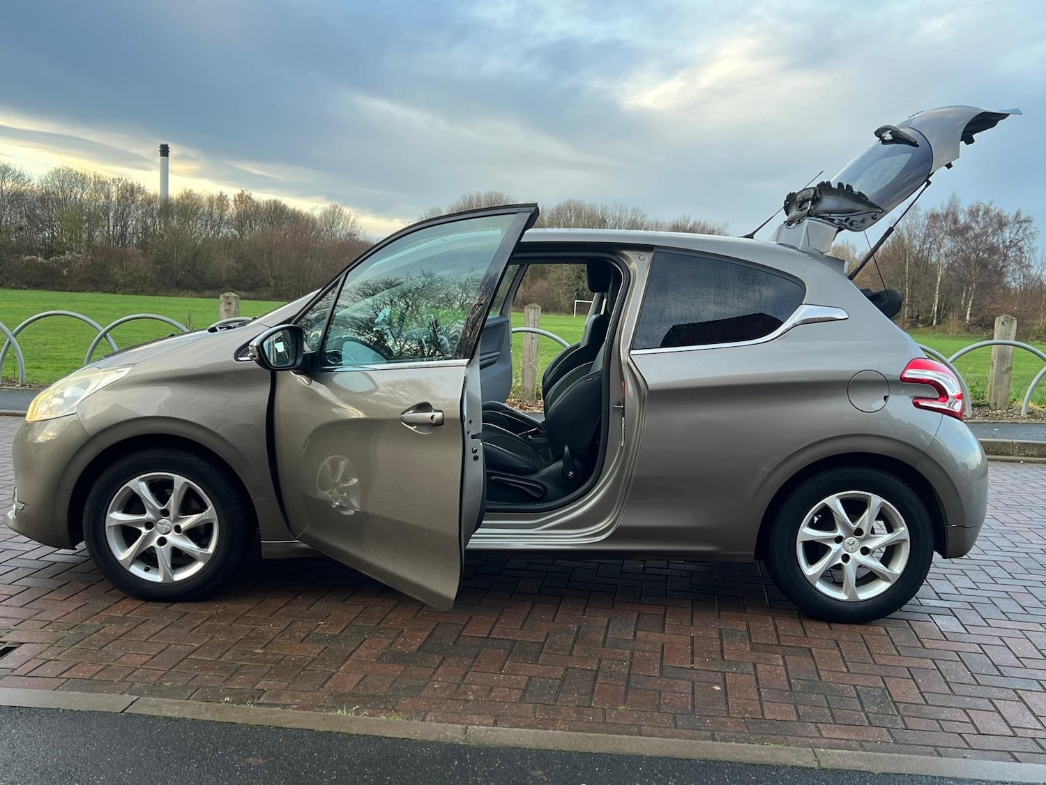 Used Peugeot 208 2012 for sale - 76914009: Photo 43