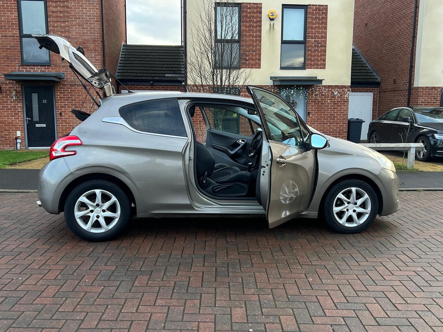 Used Peugeot 208 2012 for sale - 76914009: Photo 47