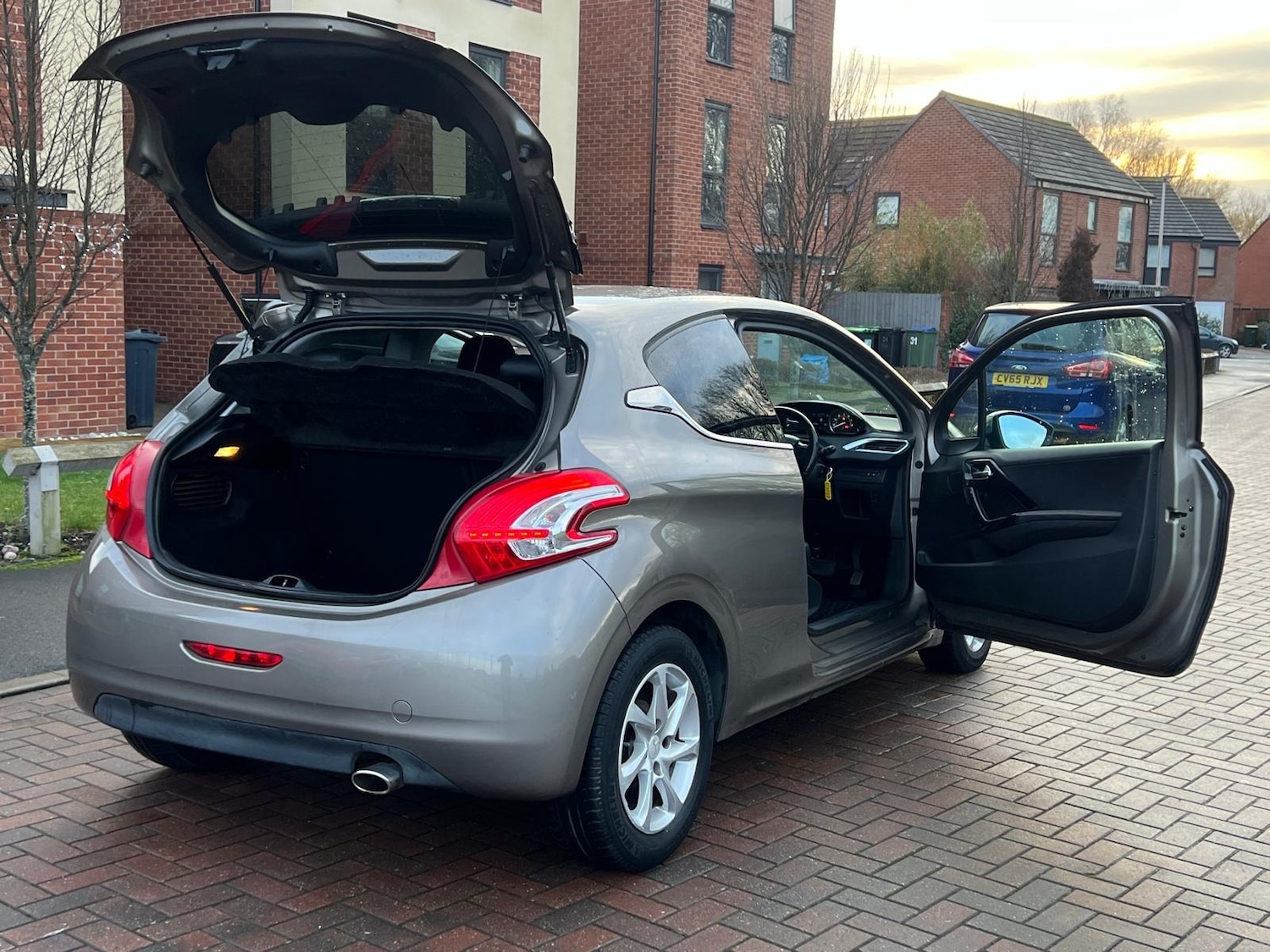 Used Peugeot 208 2012 for sale - 76914009: Photo 48