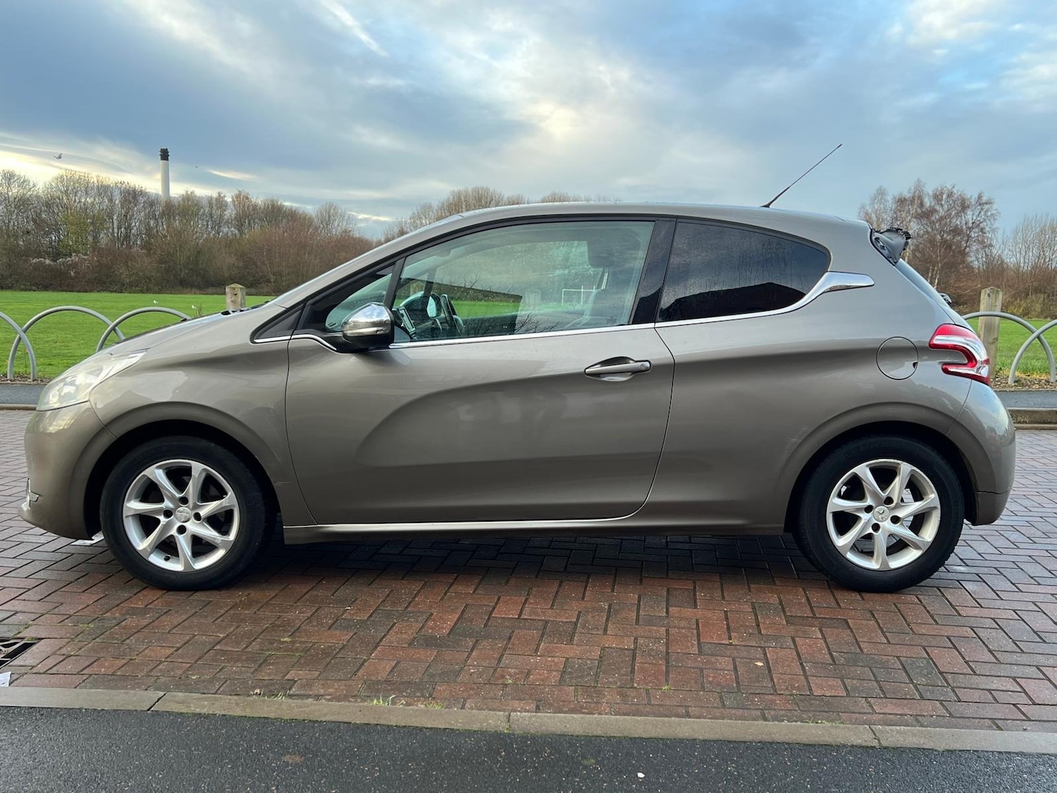 Used Peugeot 208 2012 for sale - 76914009: Photo 8