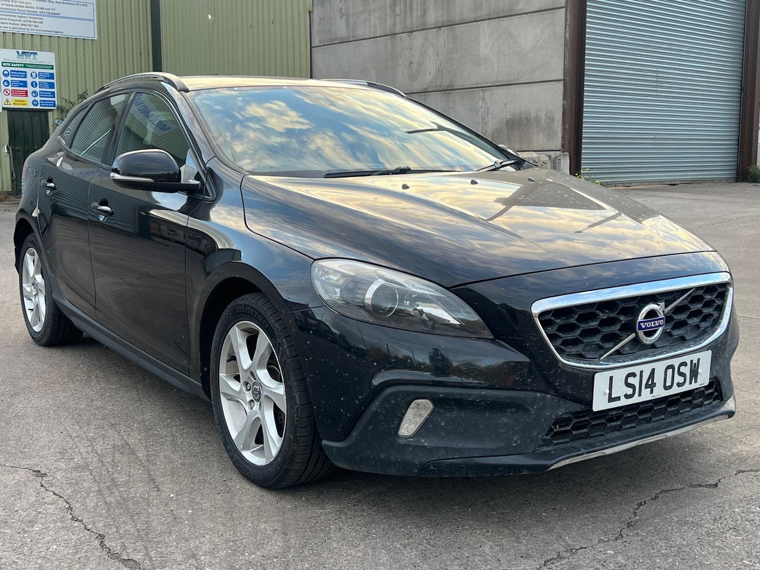 Used Volvo V40 2014 for sale - 76168351: Photo 1