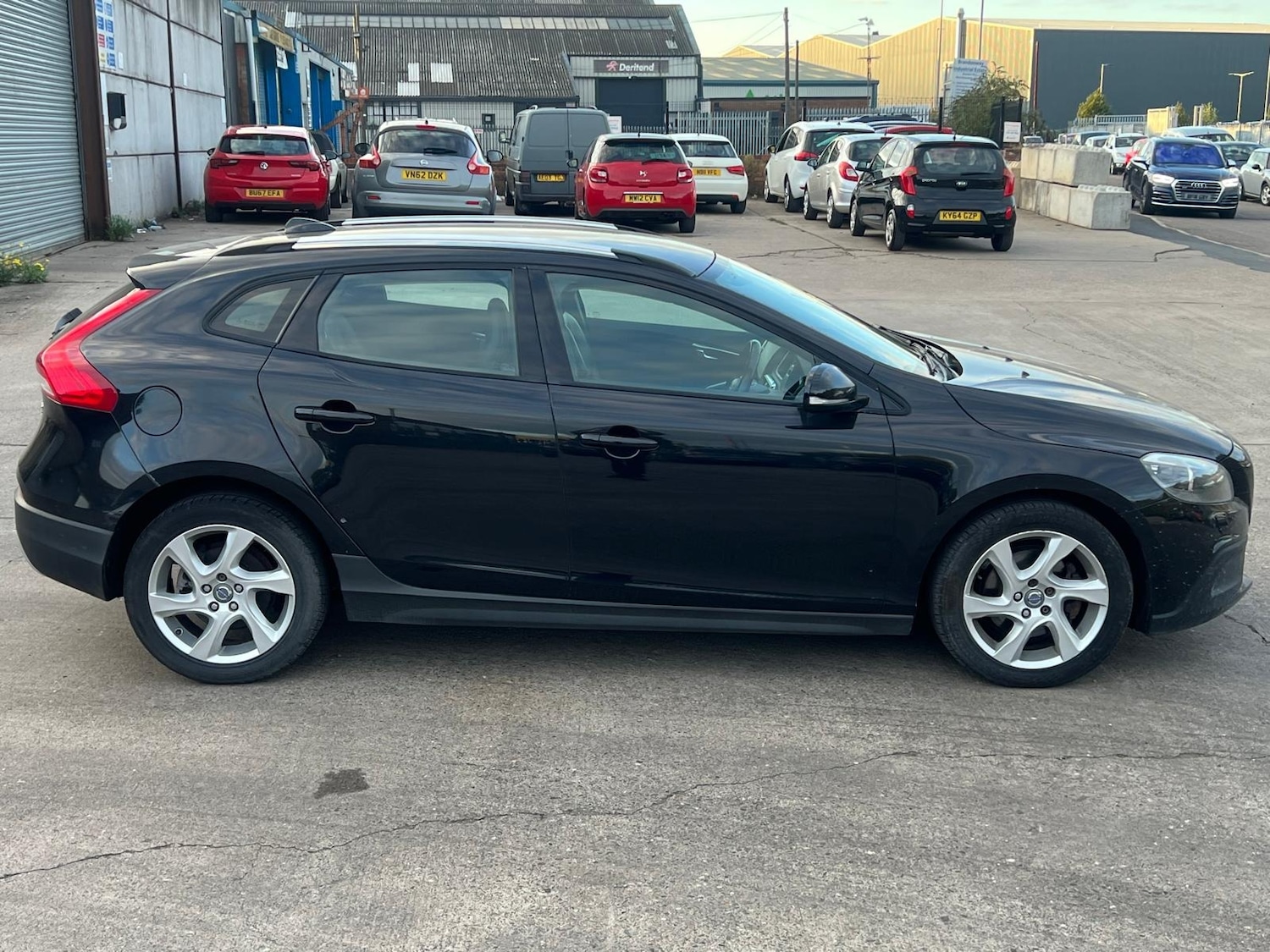 Used Volvo V40 2014 for sale - 76168351: Photo 2