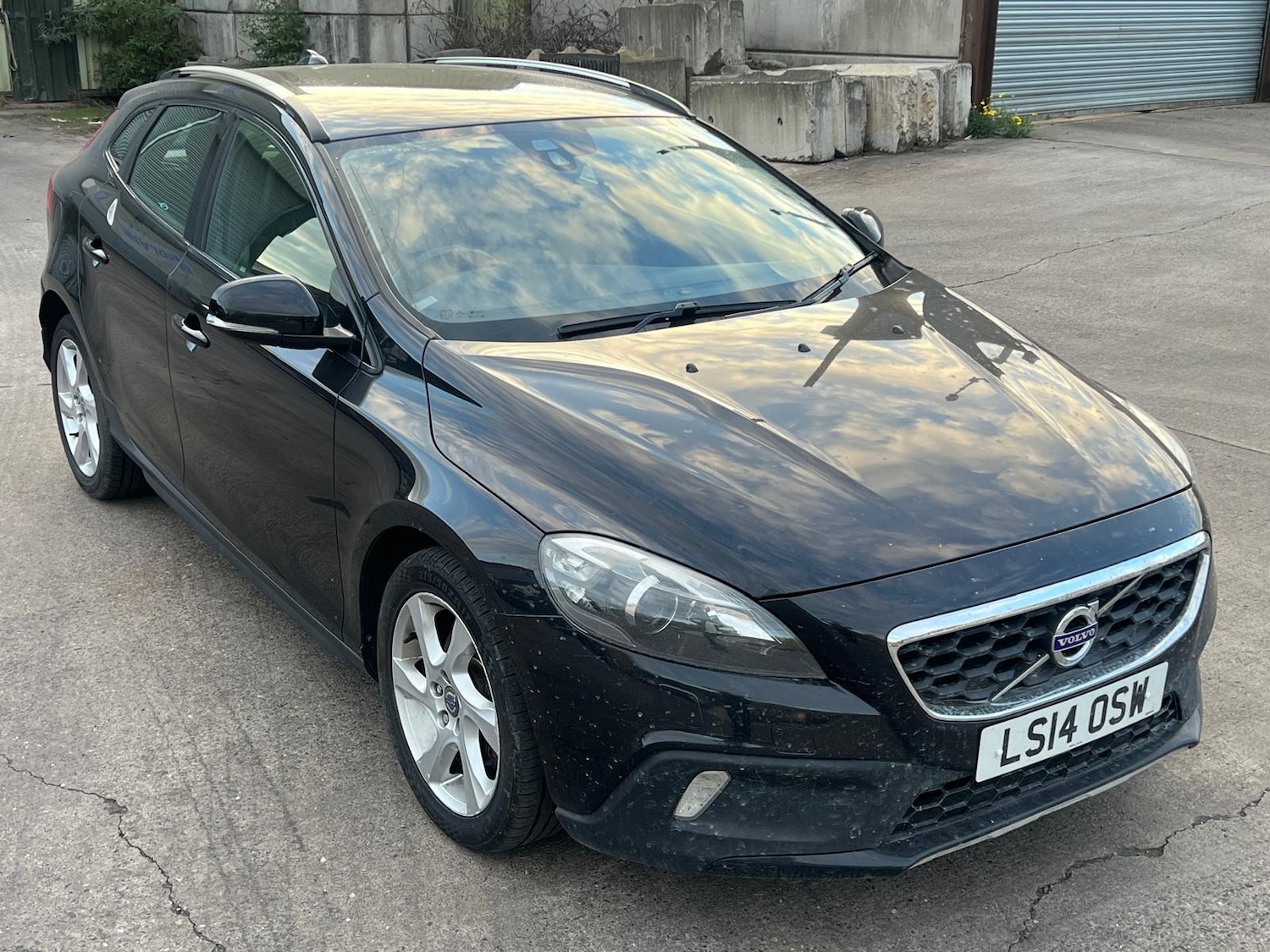 Used Volvo V40 2014 for sale - 76168351: Photo 3