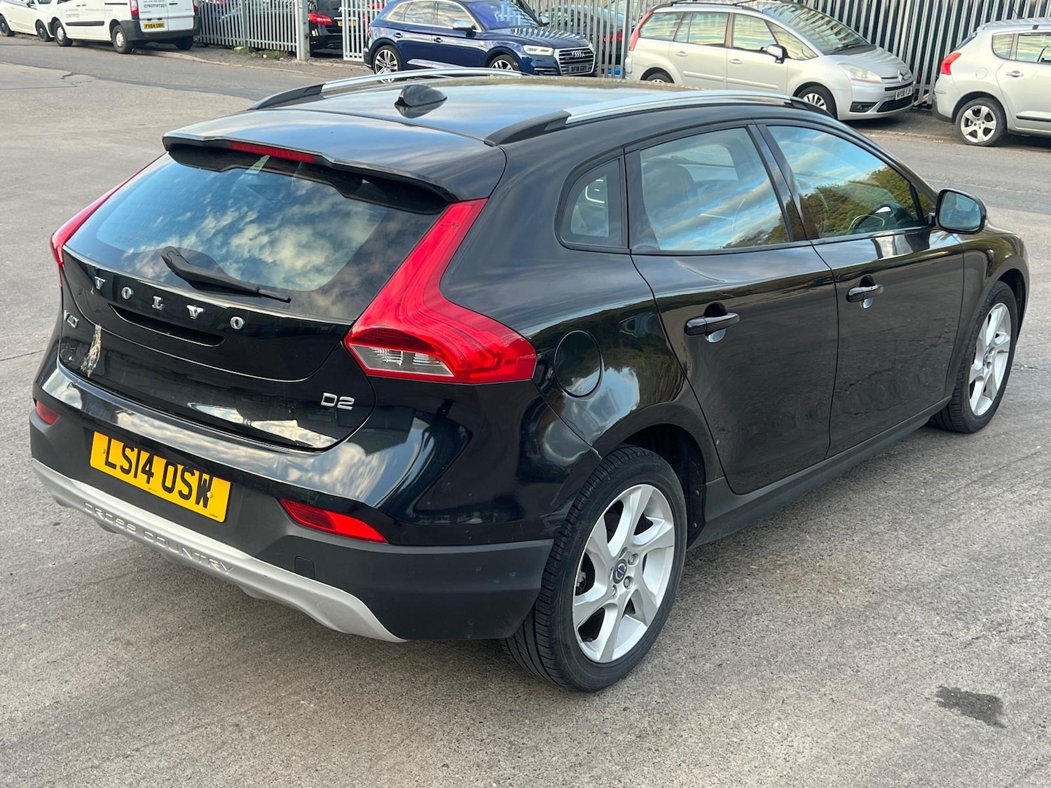 Used Volvo V40 2014 for sale - 76168351: Photo 4