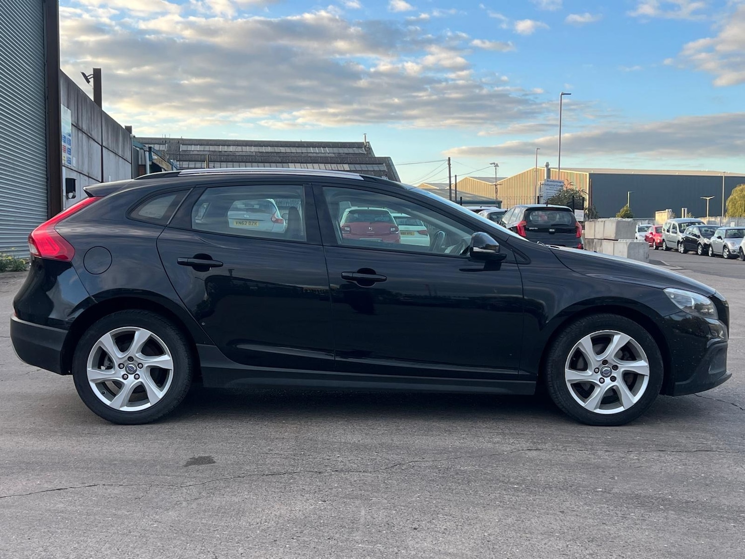 Used Volvo V40 2014 for sale - 76168351: Photo 7
