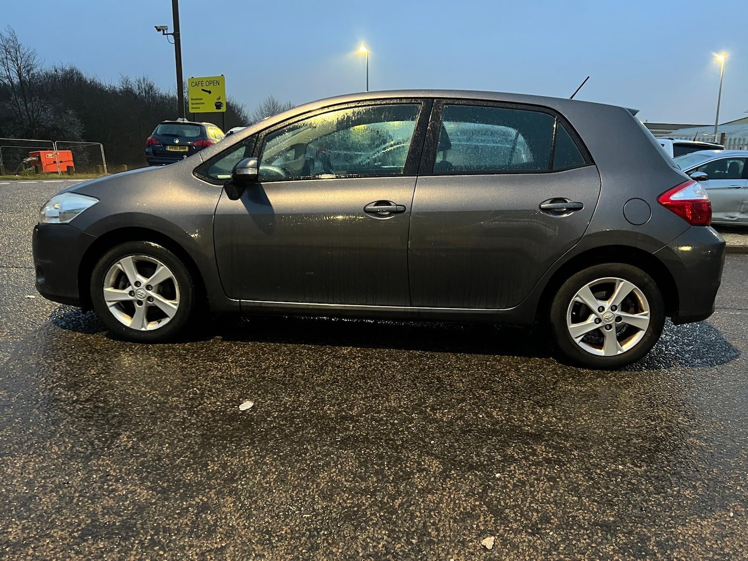 Used Toyota Auris 2010 for sale - 77697485: Photo 8