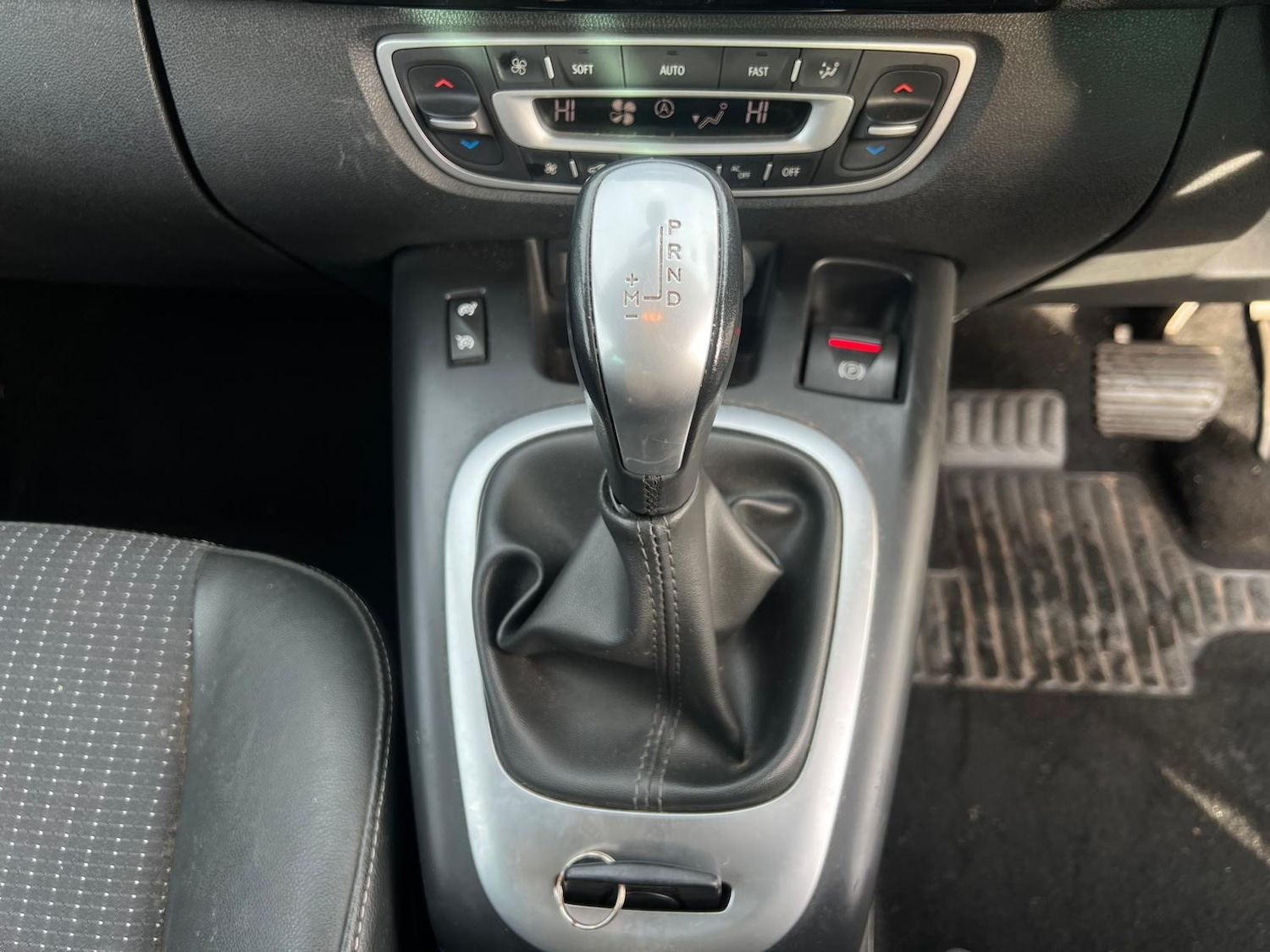 Used Renault Scenic 2011 for sale - 77157246: Photo 22