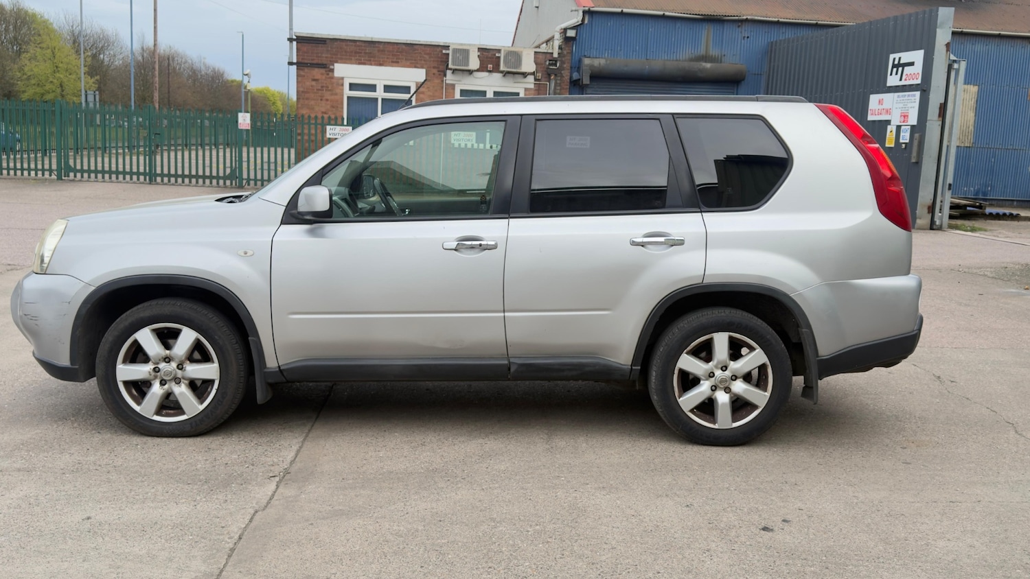 Used Nissan X-Trail 2009 for sale - 78205917: Photo 2