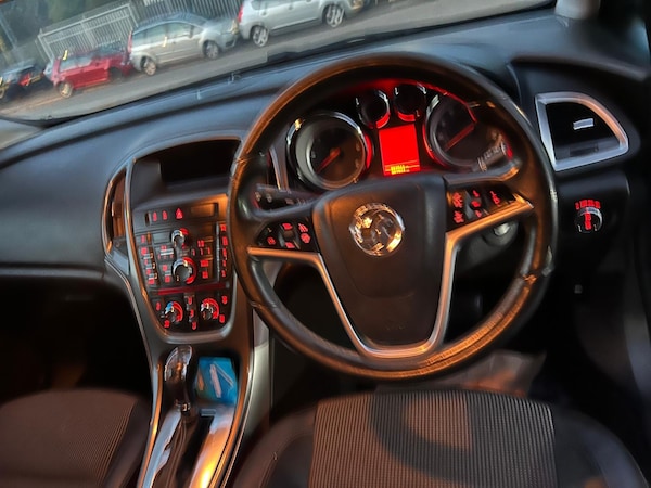 Used Vauxhall Astra 2013 for sale - 76176107: Photo 32