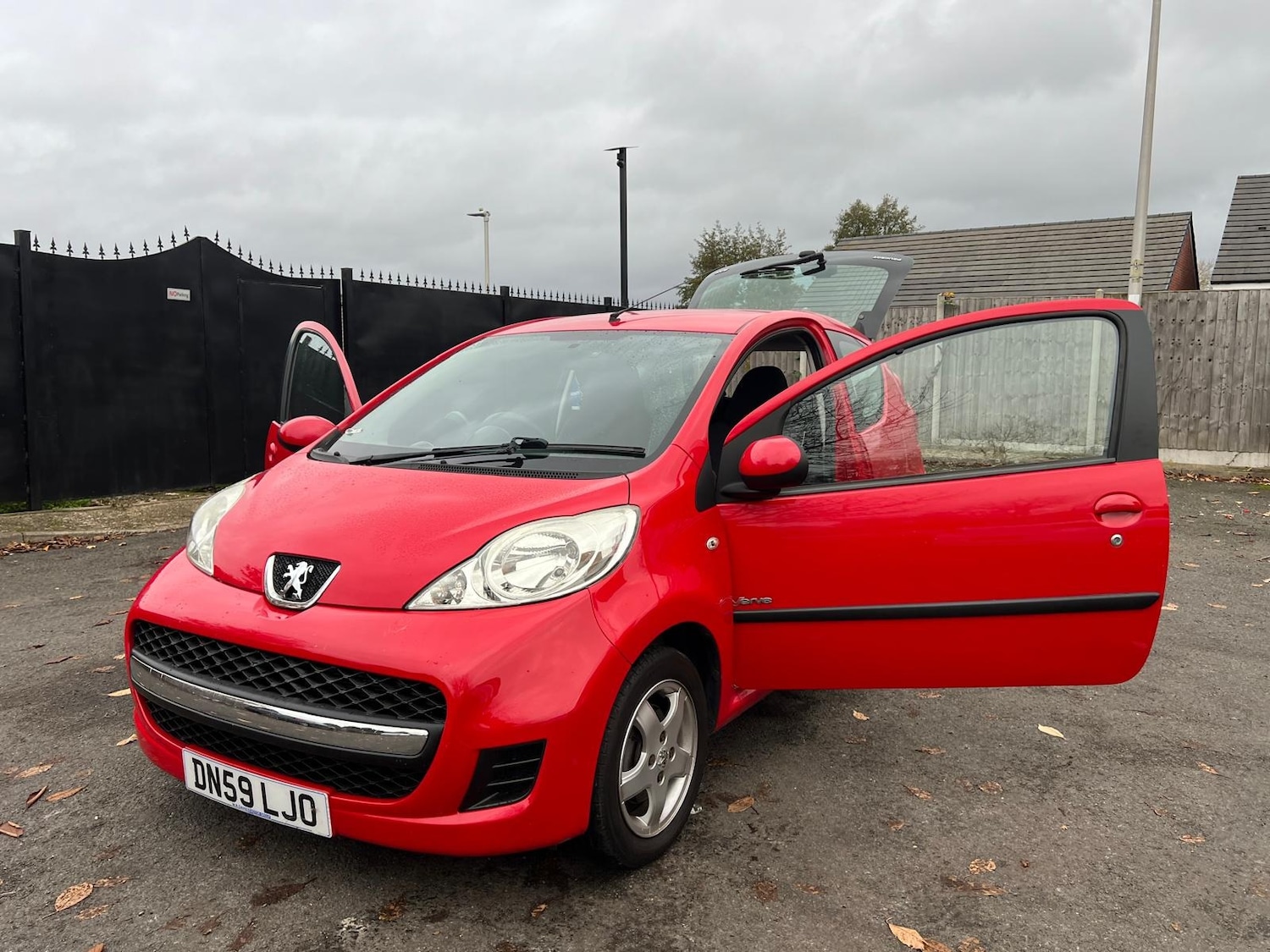 Used Peugeot 107 2010 for sale - 76458179: Photo 24