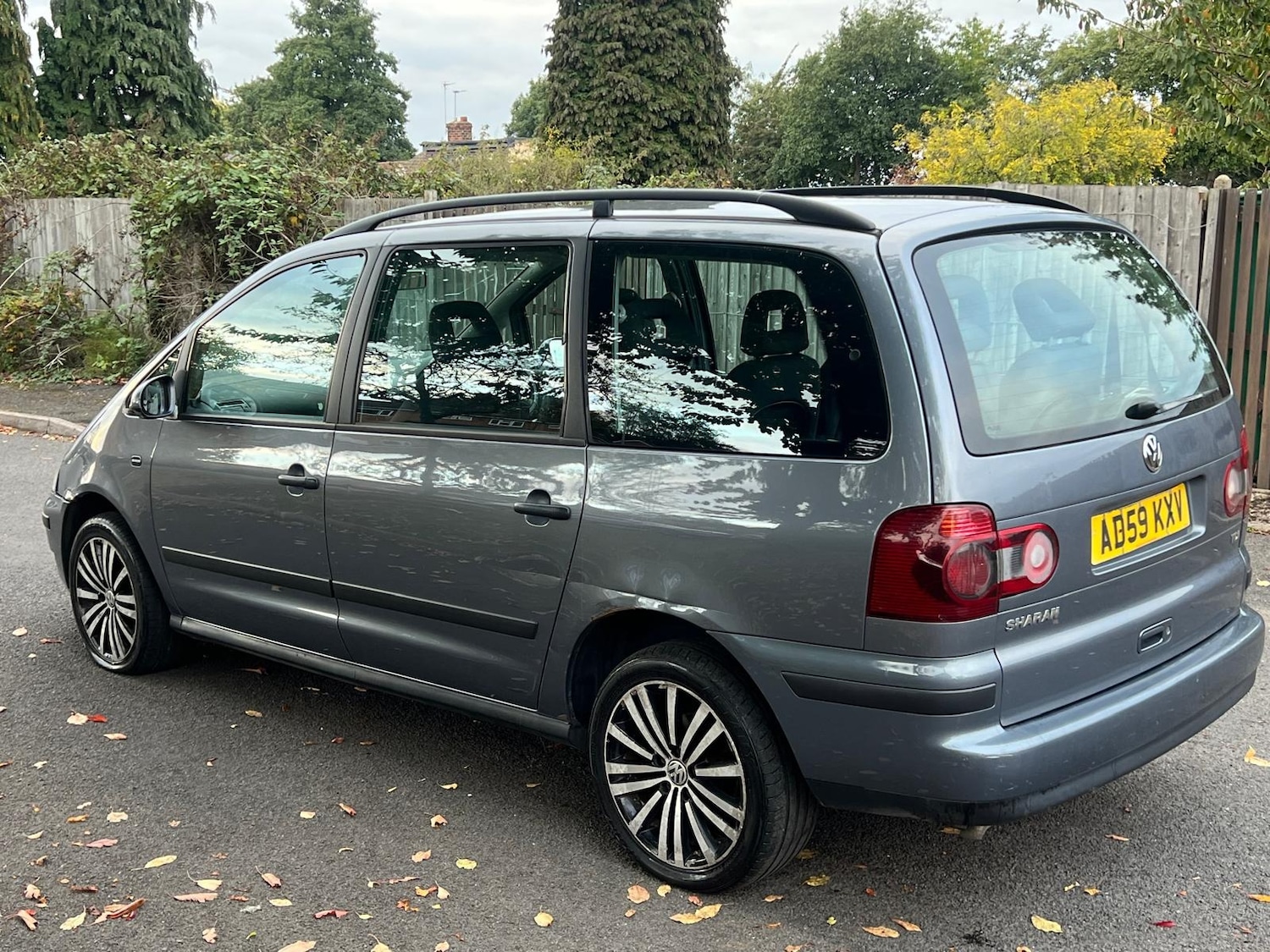 Volkswagen Sharan 2010 (59) - 1.9 TDI S 115 5dr Tip Auto - Image 17