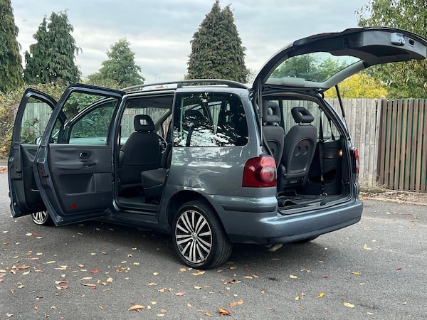 Used Volkswagen Sharan 2010 for sale - 76308135: Photo 24