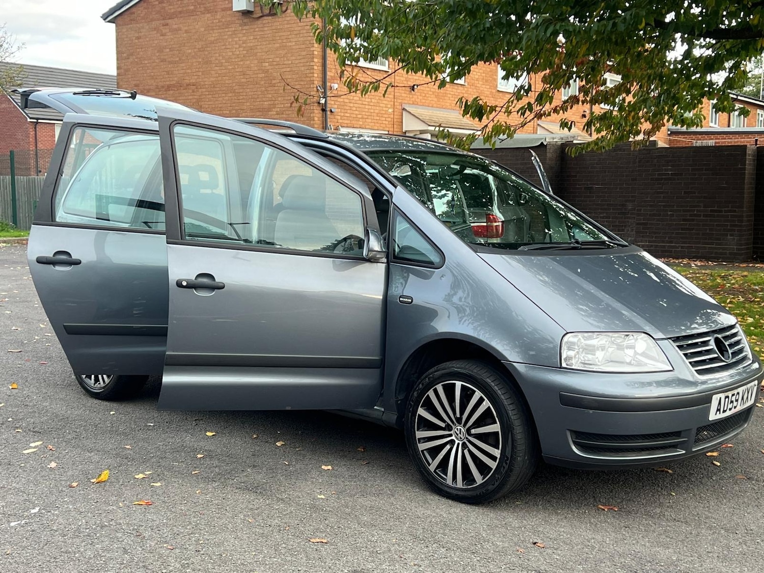 Volkswagen Sharan 2010 (59) - 1.9 TDI S 115 5dr Tip Auto - Image 25