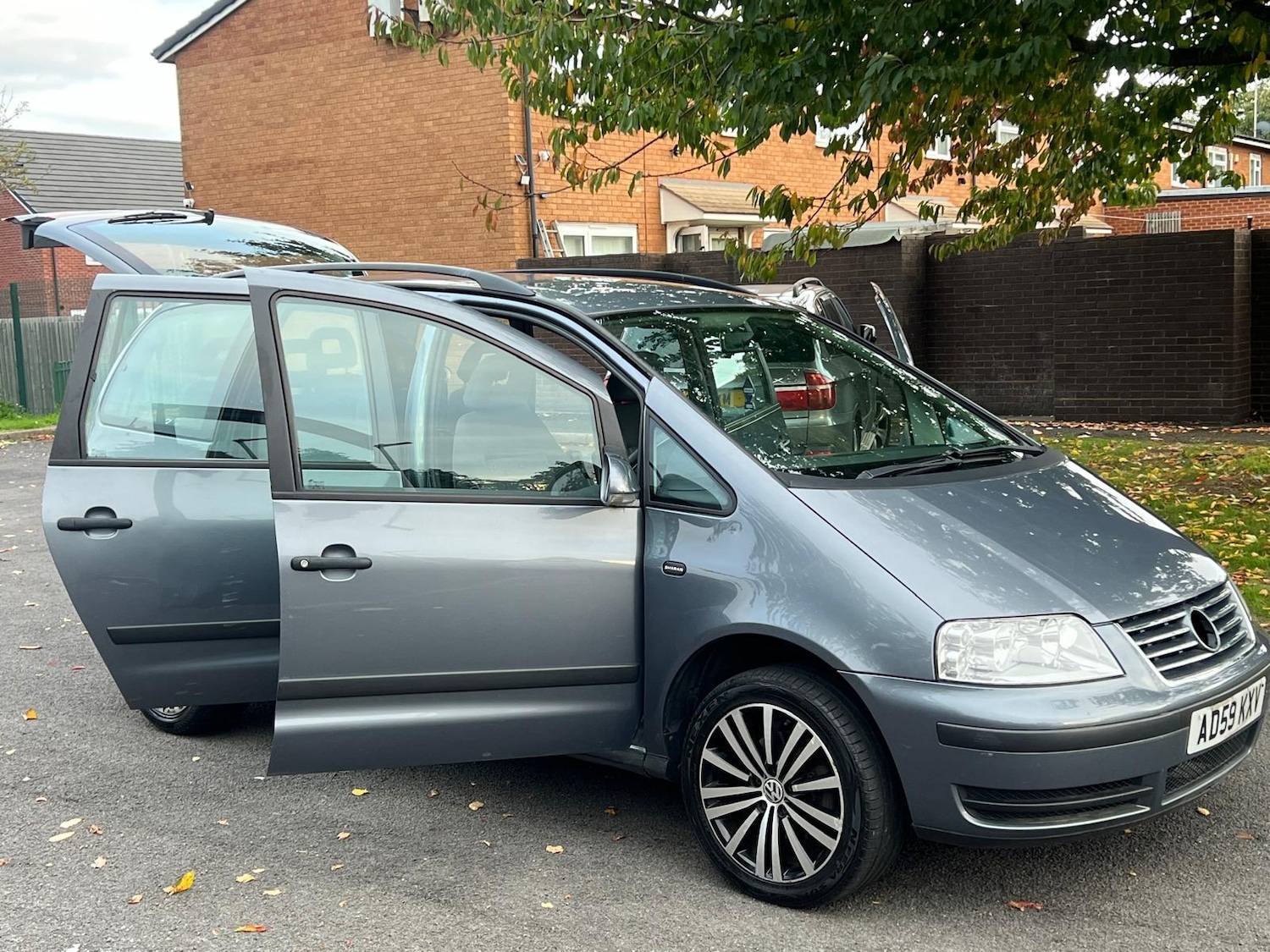 Volkswagen Sharan 2010 (59) - 1.9 TDI S 115 5dr Tip Auto - Image 29