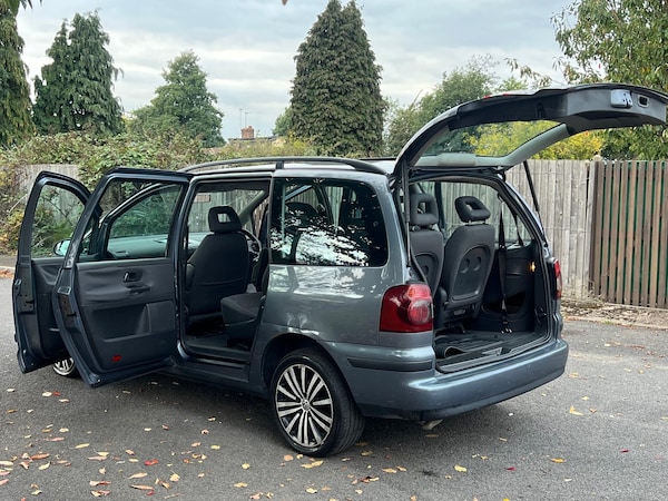 Used Volkswagen Sharan 2010 for sale - 76308135: Photo 7