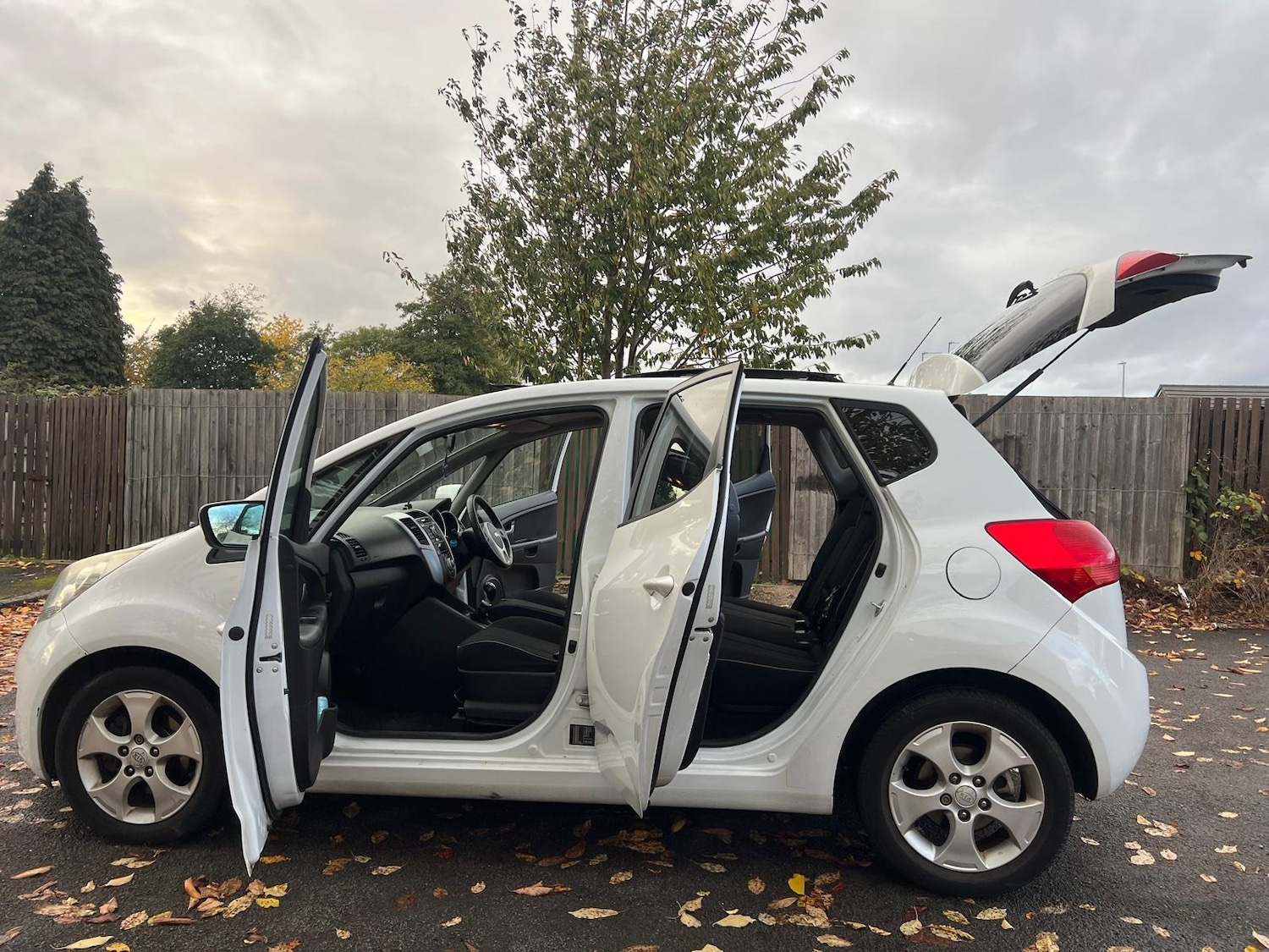 Used Kia Venga 2011 for sale - 76317721: Photo 19