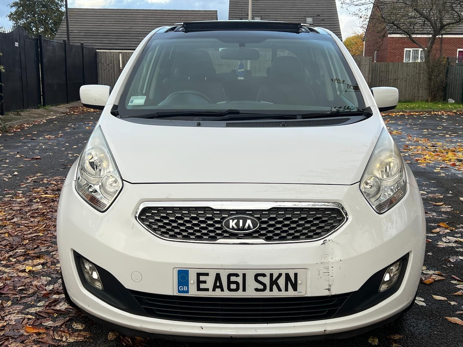 Used Kia Venga 2011 for sale - 76317721: Photo 2