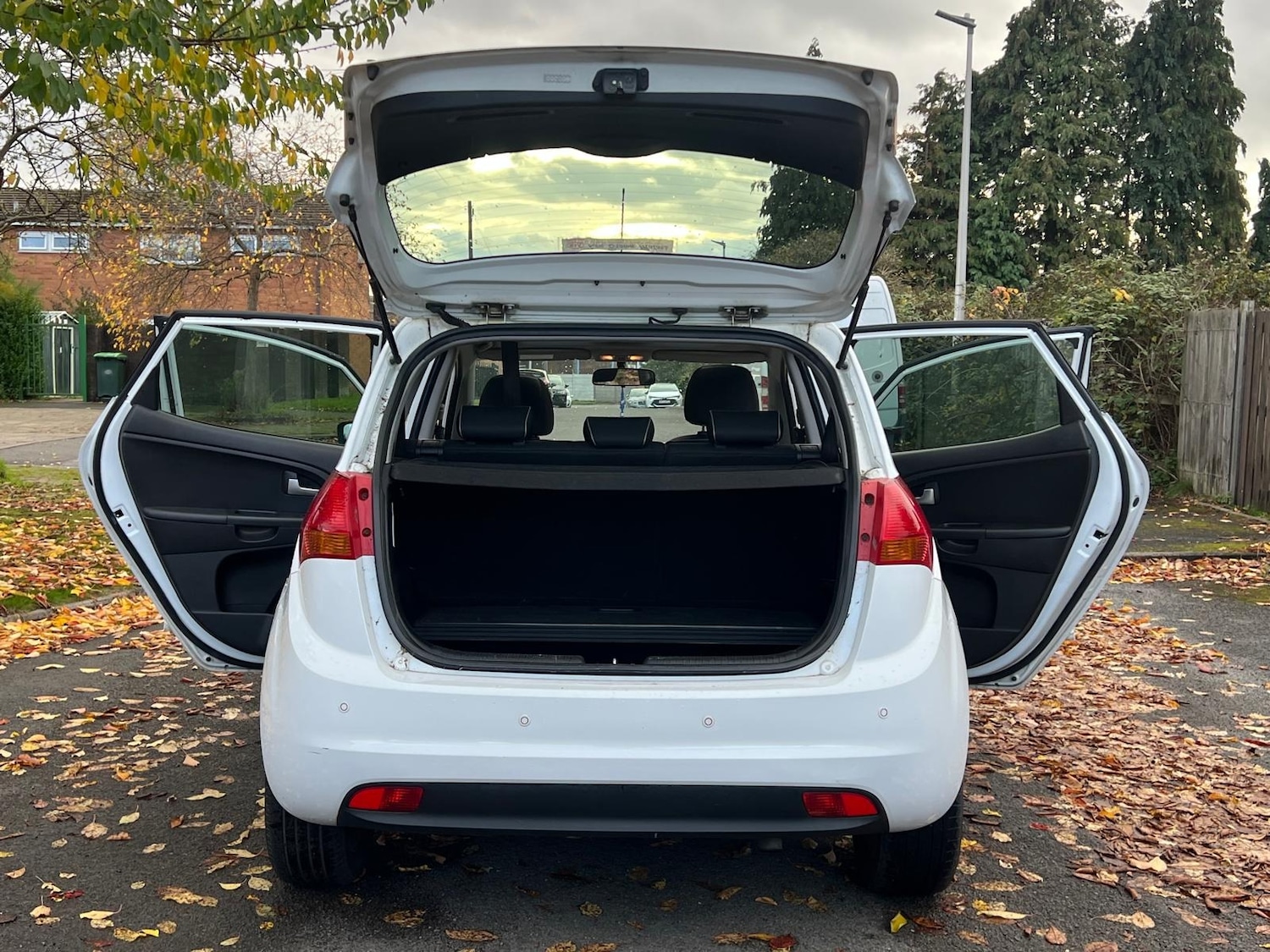 Used Kia Venga 2011 for sale - 76317721: Photo 24