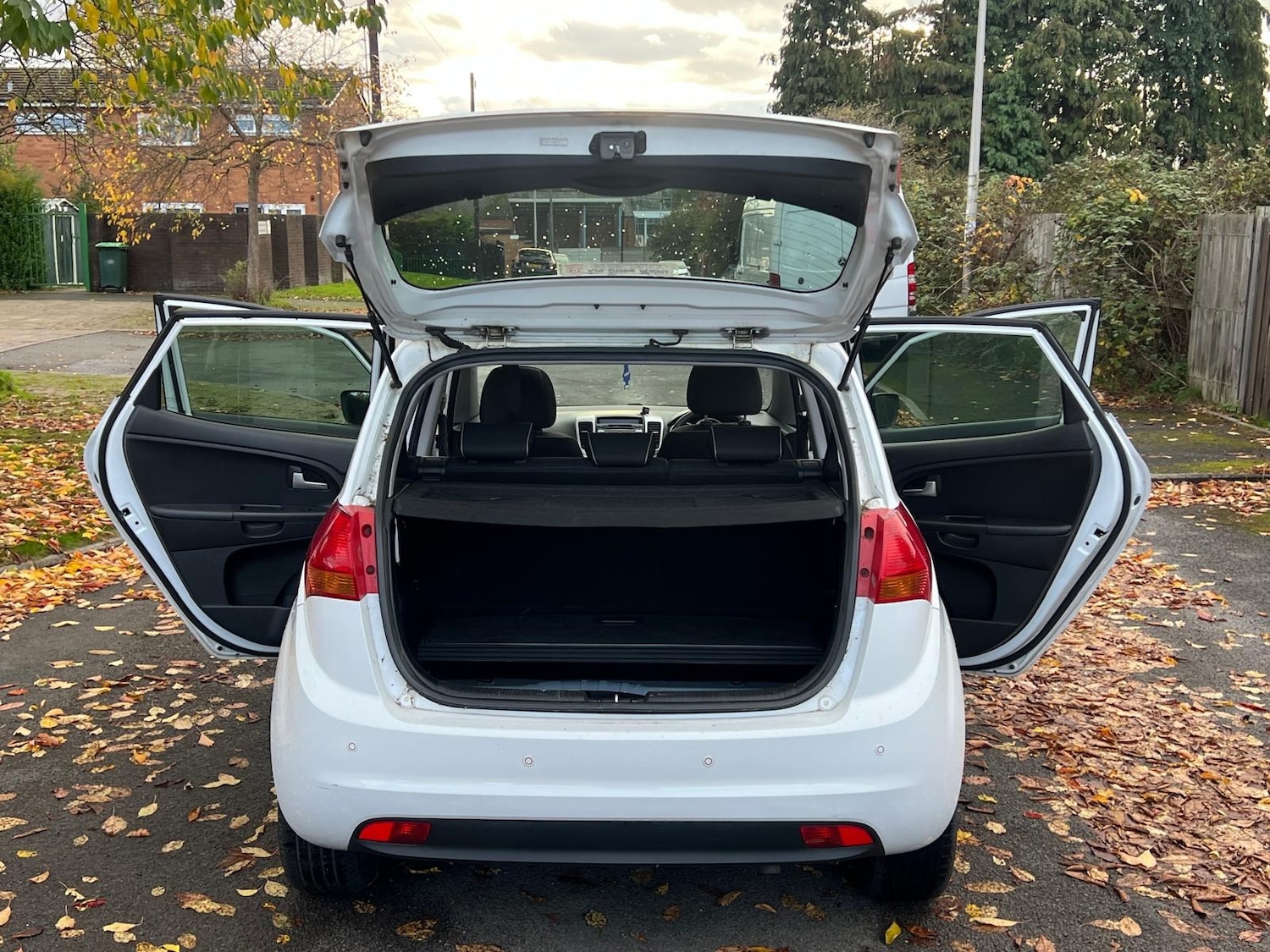 Used Kia Venga 2011 for sale - 76317721: Photo 25