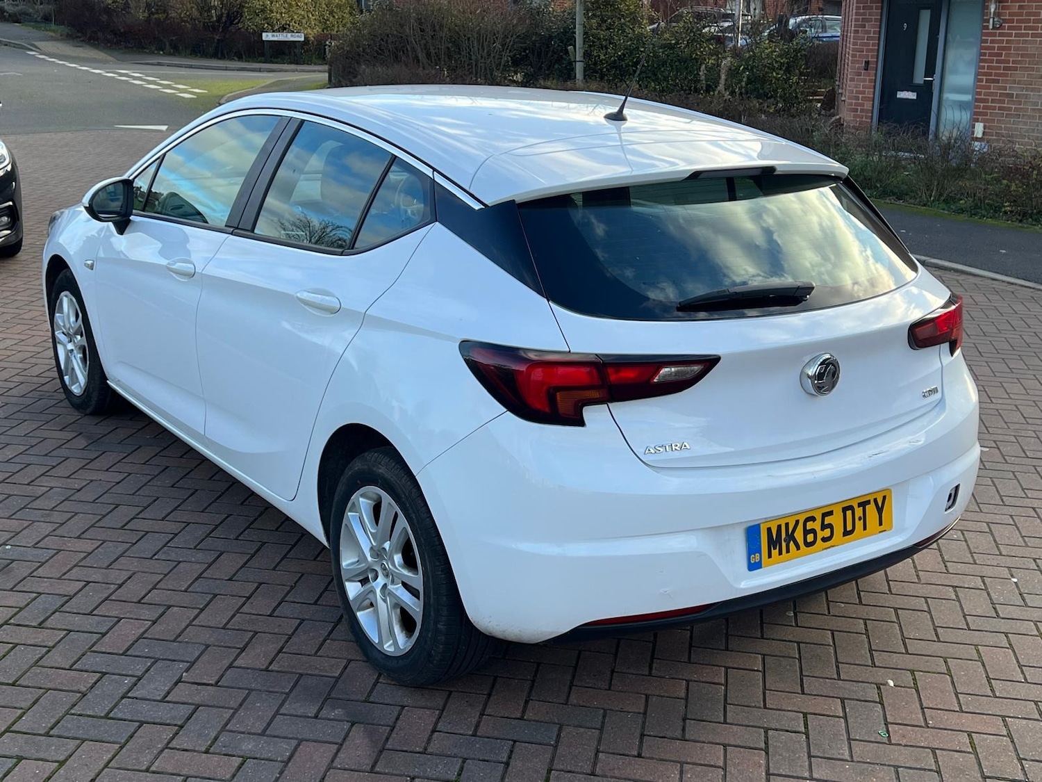 Used Vauxhall Astra 2015 for sale - 77050523: Photo 1